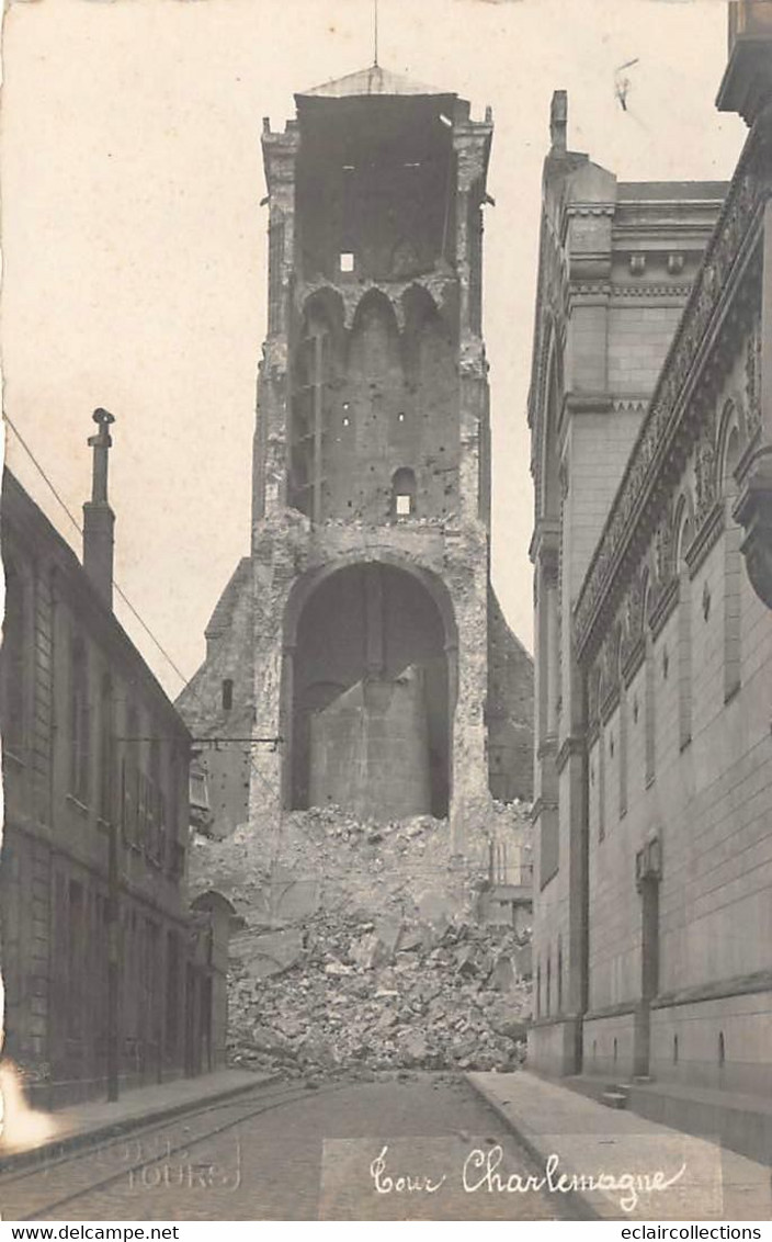 Tours       37       Edifice:   La Tour Charlemagne Effondrée.  Aspect Carte Photo      (voir Scan) - Tours