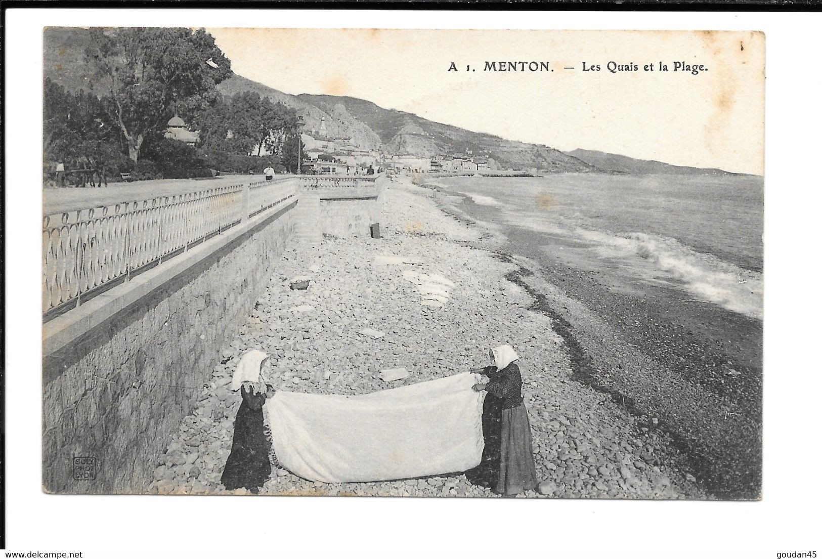 MENTON. - Les Quais Et La Plage  RARE - Menton