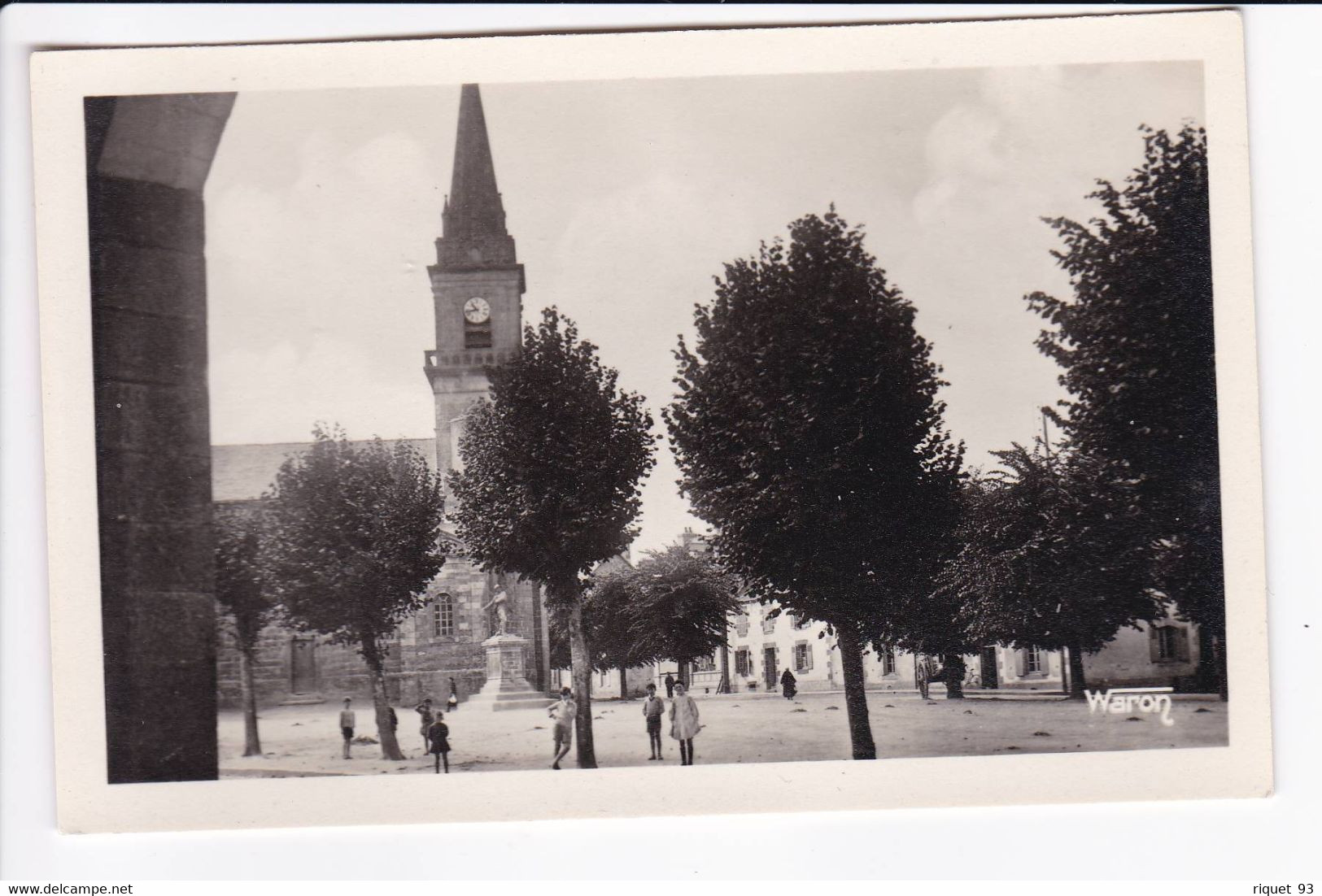 CLEGUEREC - L'Eglise Et La Place - Cleguerec