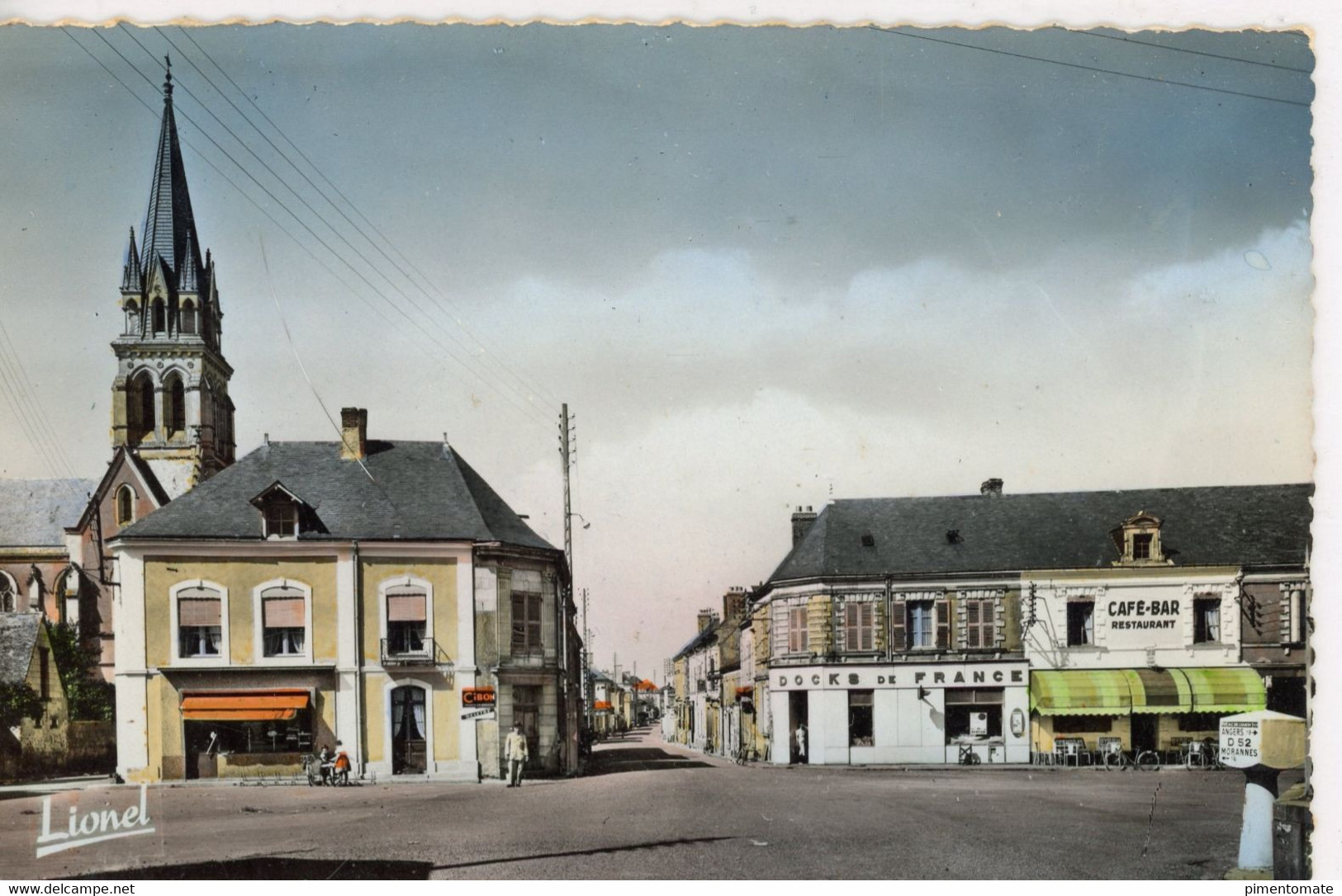 TIERCE LA PLACE VERS L'EGLISE CAFE BAR RESTAURANT DOCKS DE FRANCE 1958 - Tierce