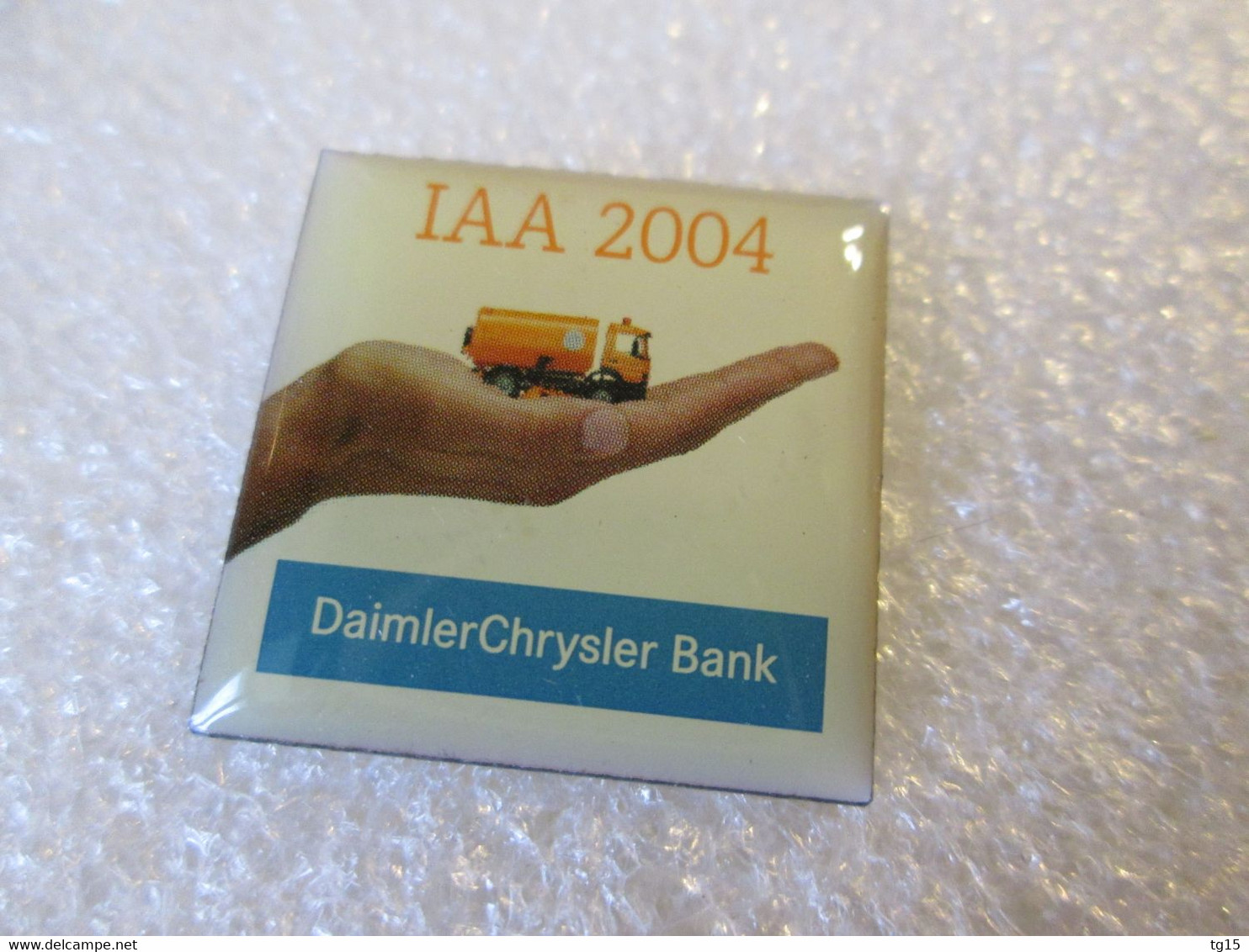 PIN'S    MERCEDES BENZ  DAIMLER CHRYSLER BANK   IAA  2004 - Mercedes