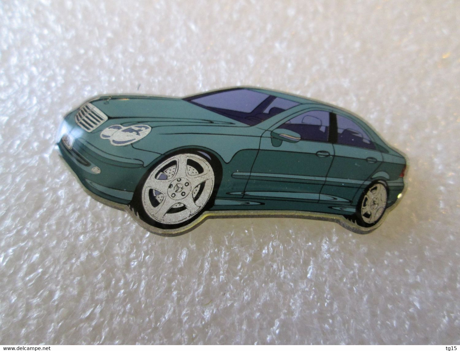 PIN'S     MERCEDES BENZ    CLASSE C - Mercedes