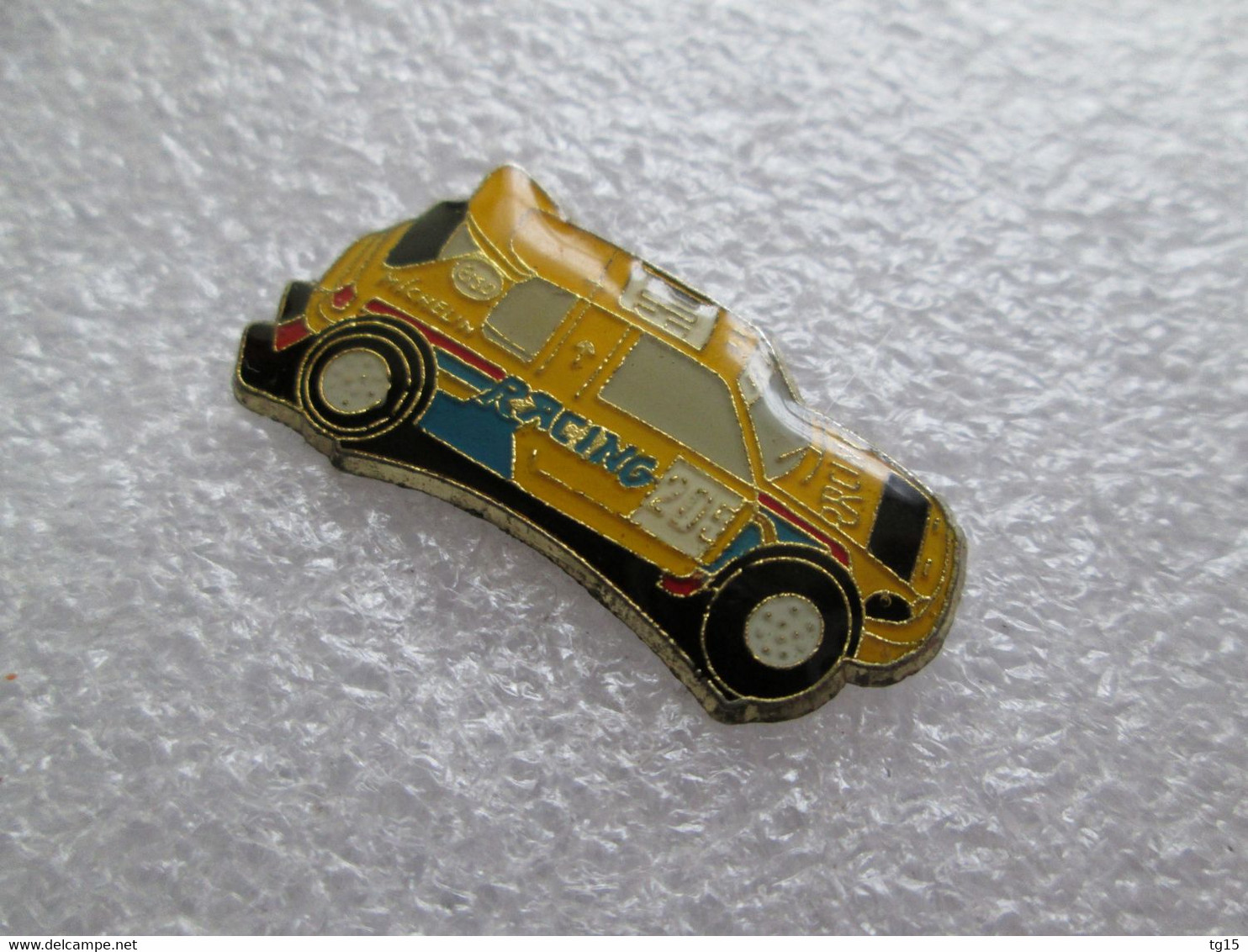 PIN'S    PEUGEOT  205 TURBO 16  RALLYE RAID  ESSO  MICHELIN   Version Epoxy - Peugeot