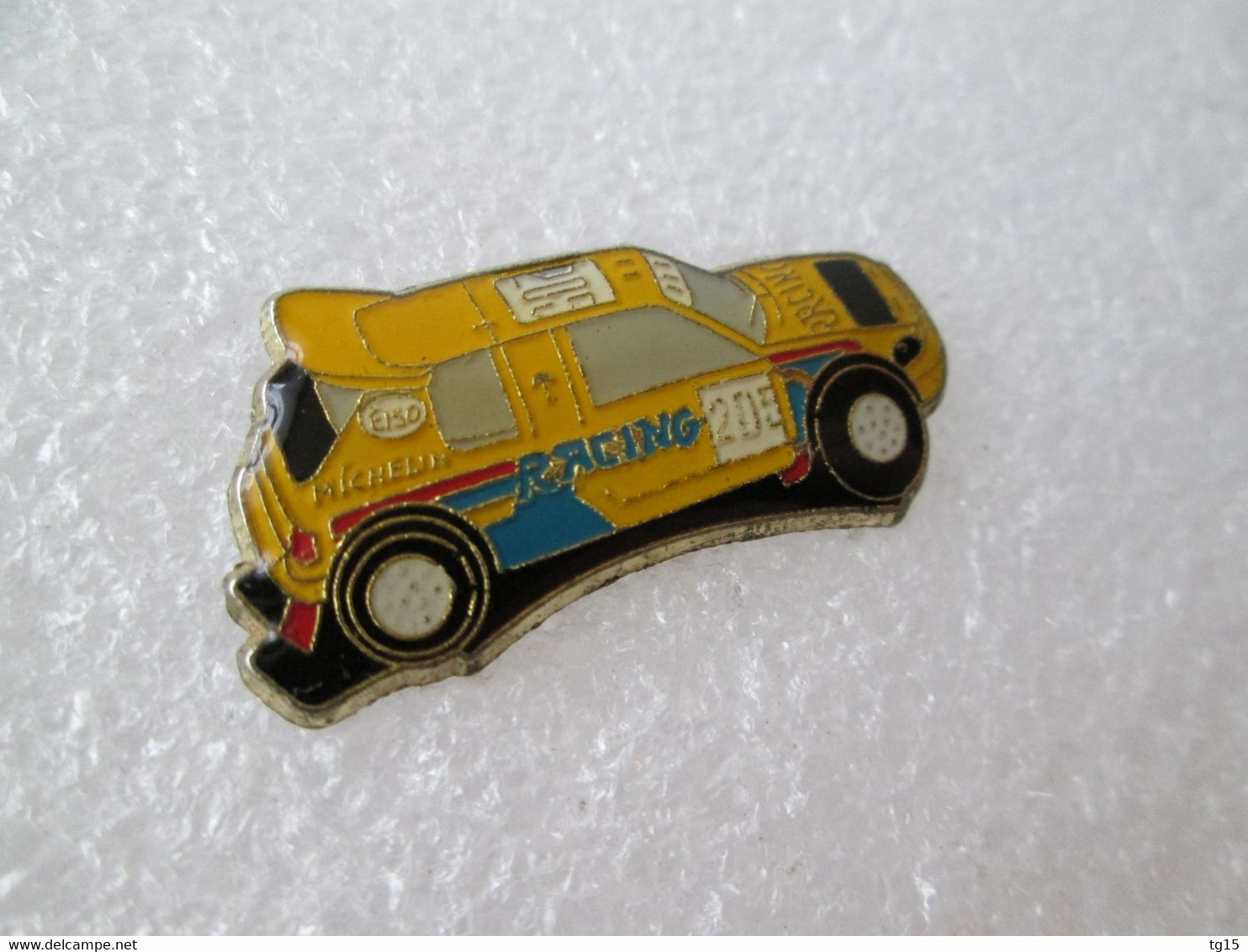 PIN'S    PEUGEOT  205 TURBO 16  RALLYE RAID  ESSO  MICHELIN   Version Epoxy - Peugeot