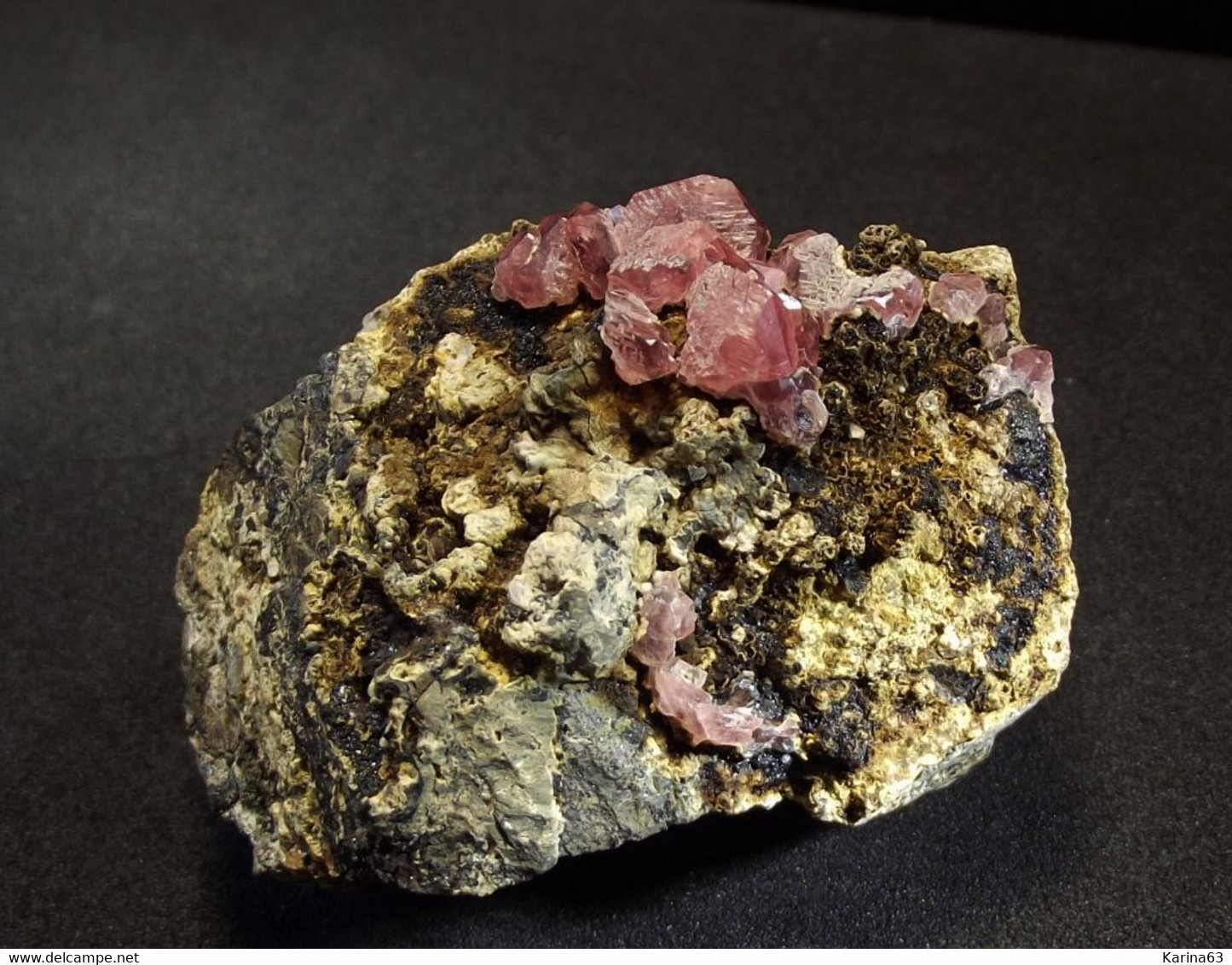 Rhodochrosite On Matrix (  4 X 3.5 X 3 Cm) -  Uchucchacua Mine - Lima - Peru - Minéraux