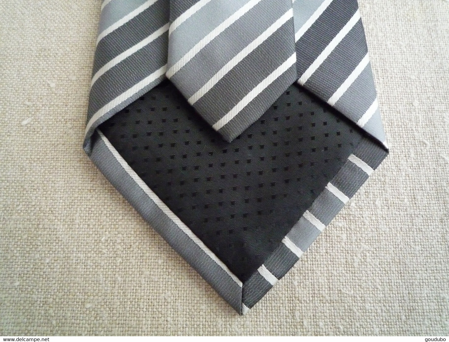 Cravate Sergio Vitti Diagonales Tons Gris Et Blancs. - Corbatas