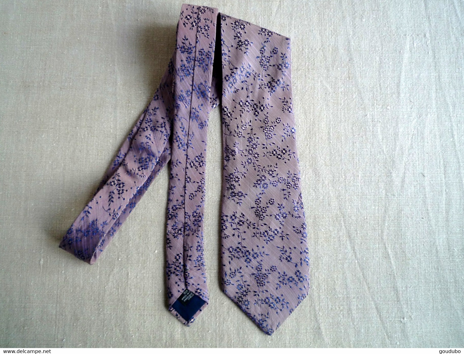 Cravate Soie Moirée Parme Broderie Relief Petites Fleurs Bleues. - Ties