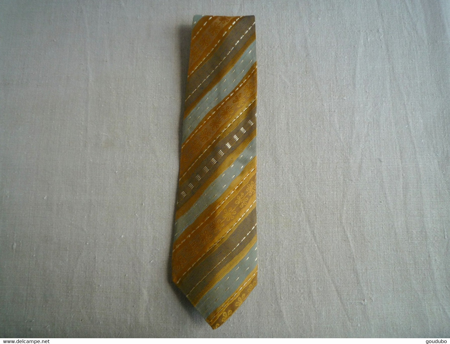 Cravate J. Brochier Soieries Diagonales Mort-doré Bleu-gris. - Krawatten