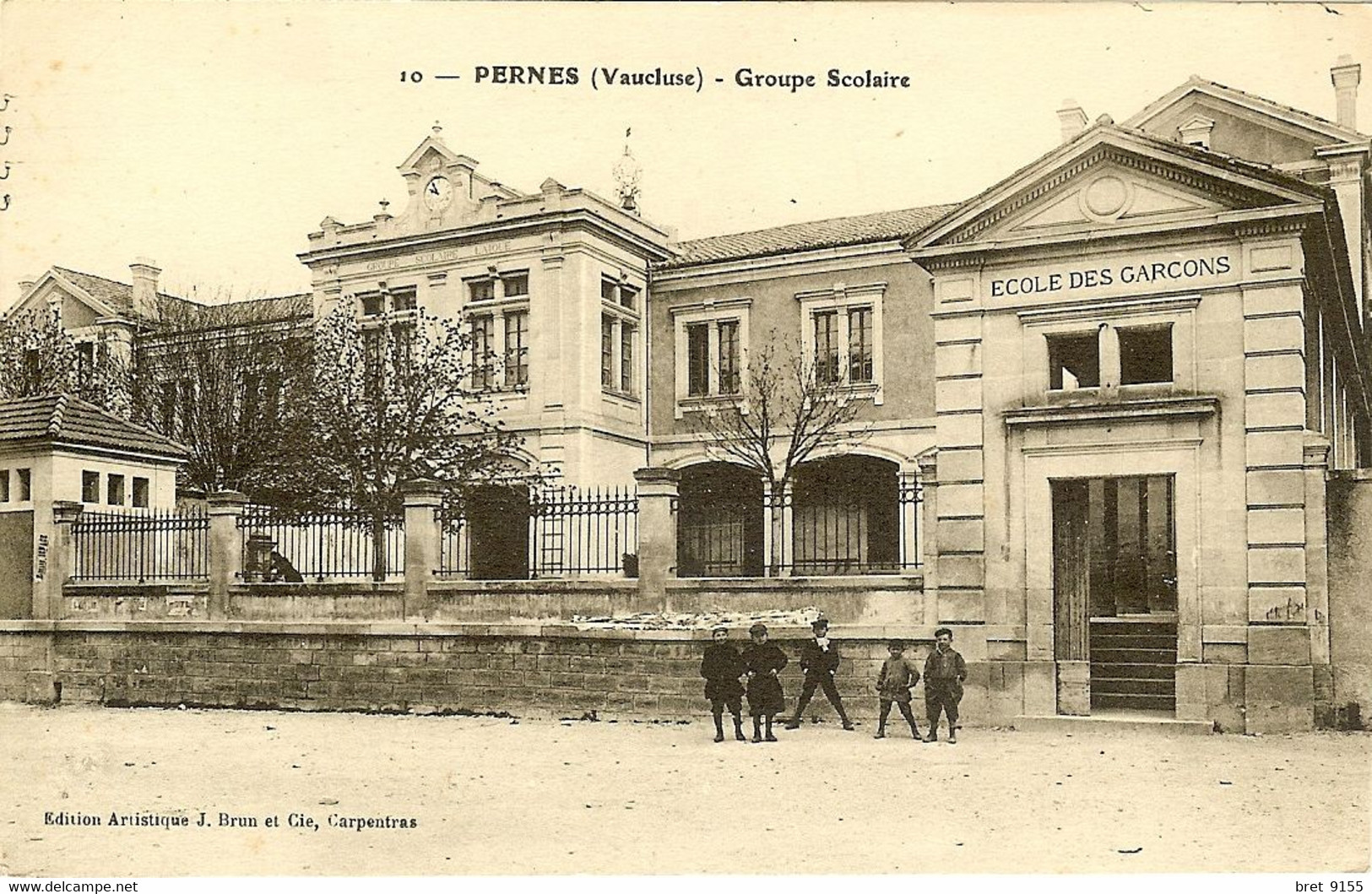 84 PERNES VAUCLUSE GROUPE SCOLAIRE ENFANTS DEVANT L ENTREE DE L ECOLE DES GARCONS - Pernes Les Fontaines