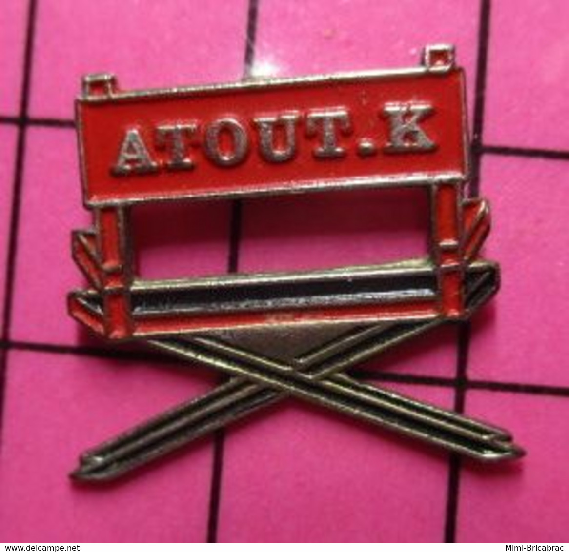 1121 Pin's Pins / Beau Et Rare / THEME : CINEMA / SIEGE DE REALISATEUR ATOUT K - Cinéma