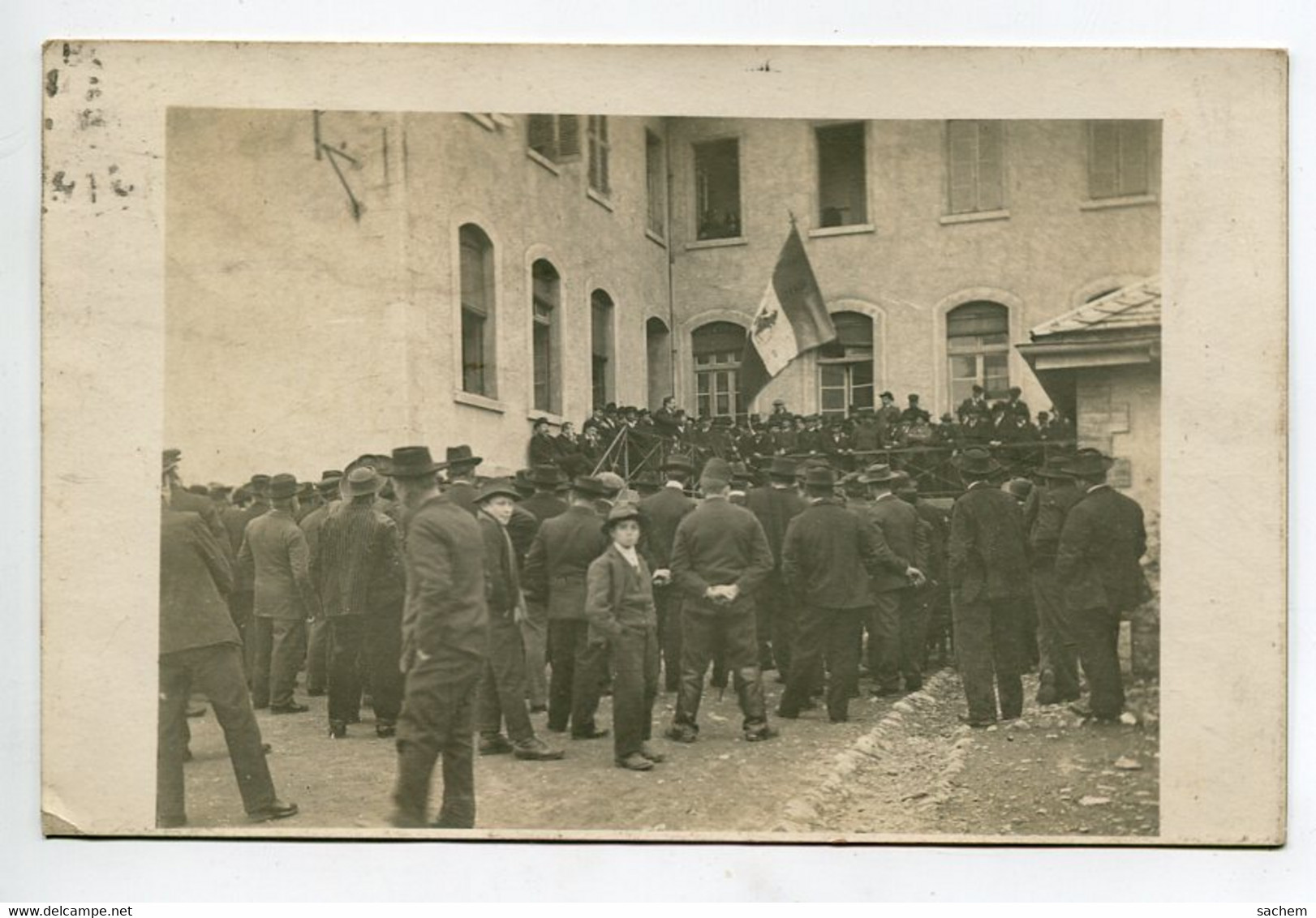 73 UGINE Rare CARTE PHOTO 27 Mai 1912  Réunion Politique ? Manifestation  Cour Mairie  ?  / D19  2021 - Ugine