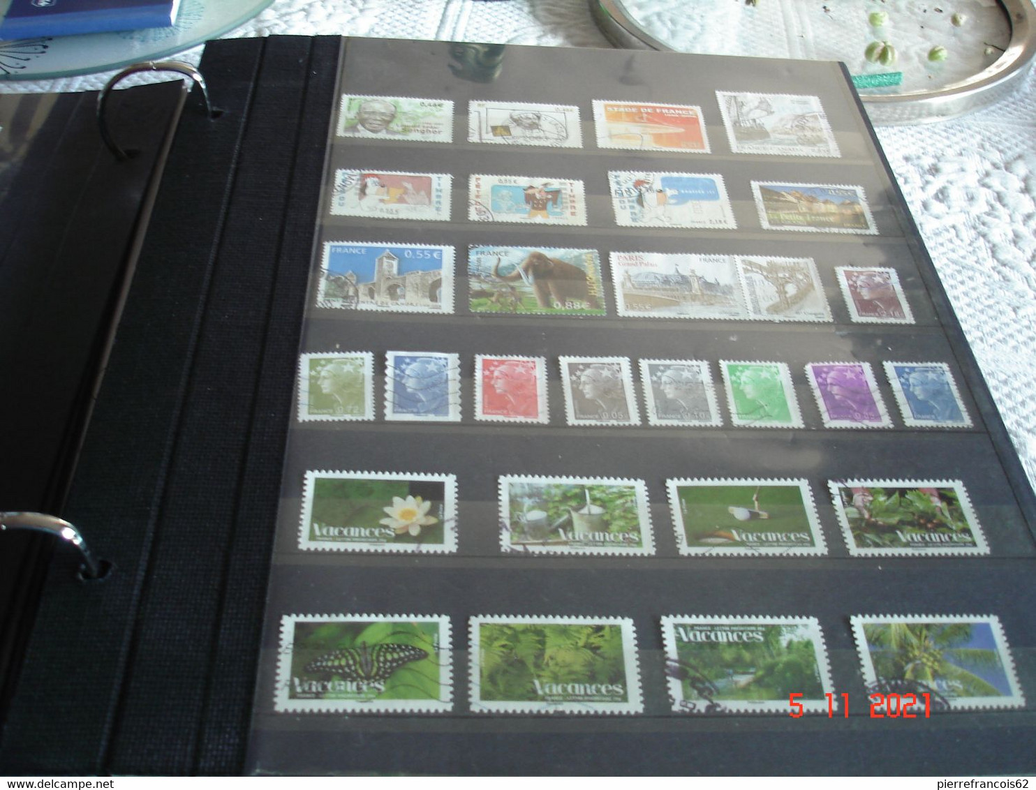 FRANCE  ALBUM  YVERT ET TELLIER AVEC FOURREAU  CONTENANT COLLECTION DE TIMBRES OBLITERES DE TOUTES EPOQUES