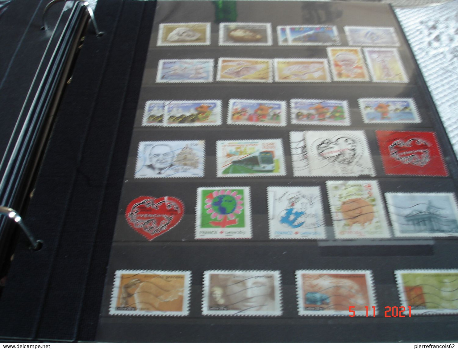 FRANCE  ALBUM  YVERT ET TELLIER AVEC FOURREAU  CONTENANT COLLECTION DE TIMBRES OBLITERES DE TOUTES EPOQUES