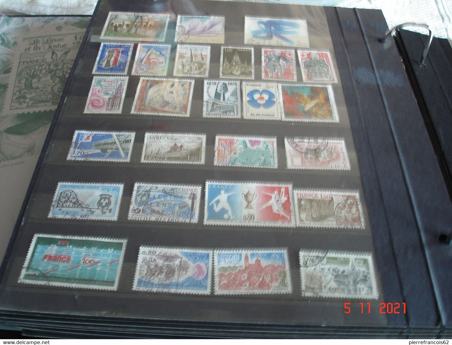 FRANCE  ALBUM  YVERT ET TELLIER AVEC FOURREAU  CONTENANT COLLECTION DE TIMBRES OBLITERES DE TOUTES EPOQUES