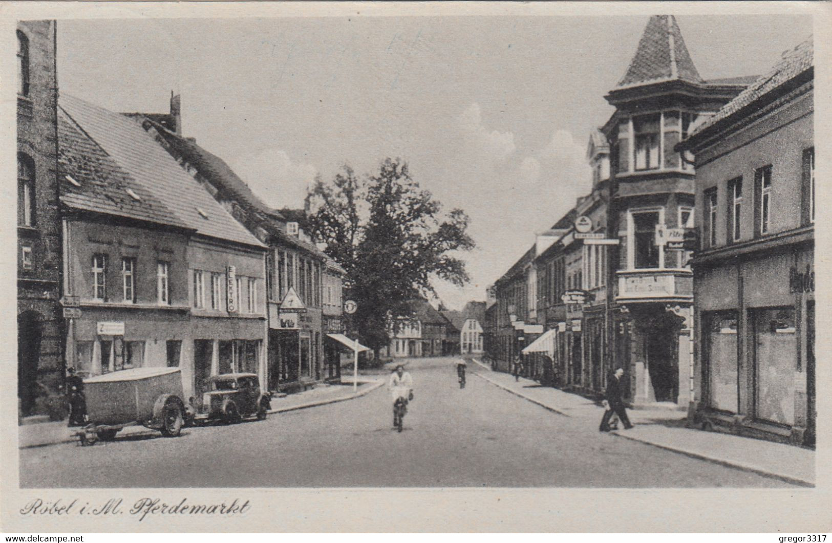 A1804) RÖBEL I. M.  PFERDEMARKT - Alte Belebte Ansicht M. Radfaher AUTO U. Geschäfte TOP !! - Röbel