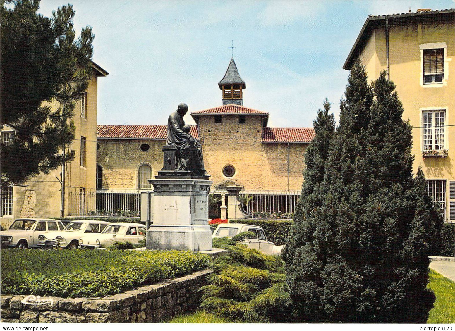 01 - Châtillon Sur Chalaronne - Place Saint Vincent De Paul - L'Hospice - Châtillon-sur-Chalaronne