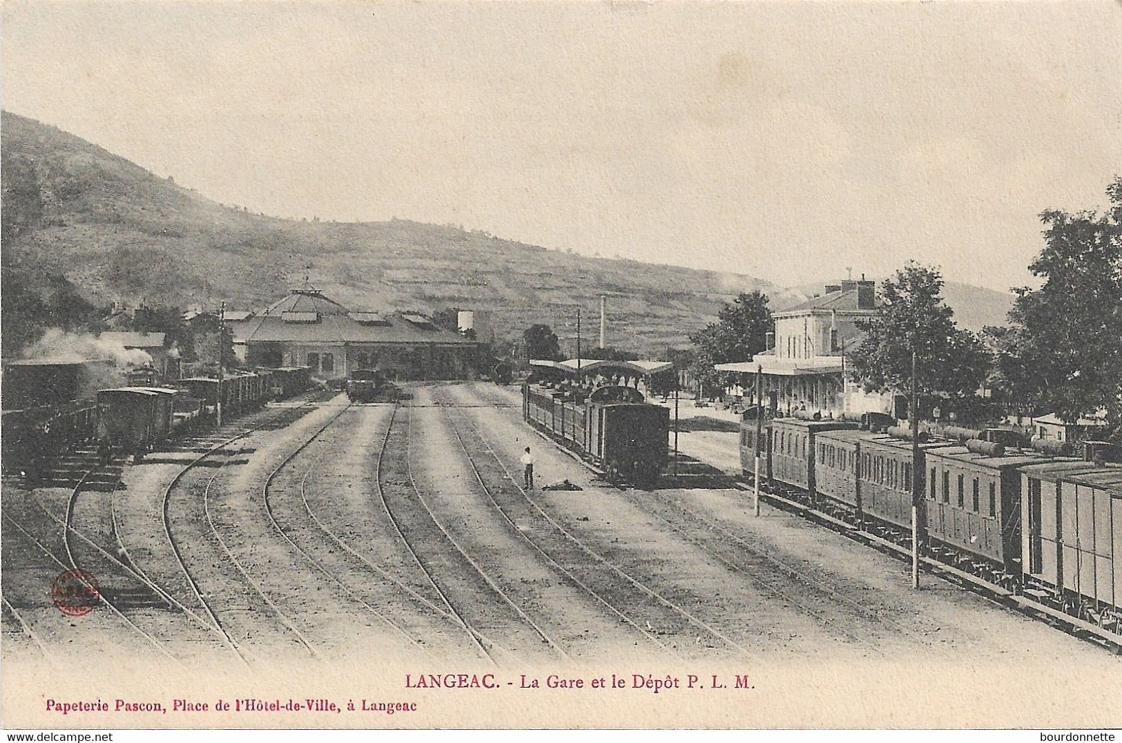 LANGEAC LA GARE ET LE DEPOT DES MACHINES P.L.M. - Langeac