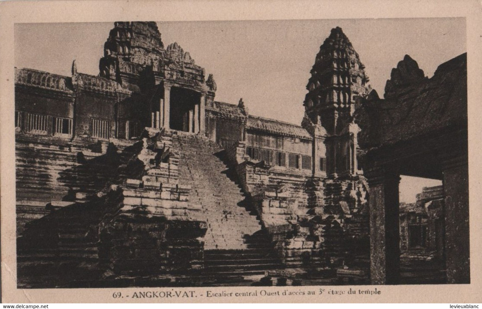 CAMBODGE /ANGKOR VAT/Esdcalier Central Ouest D'accés Au 3éme étage Du Temple /Vers 1910-1920     CPDIV358 - Kambodscha