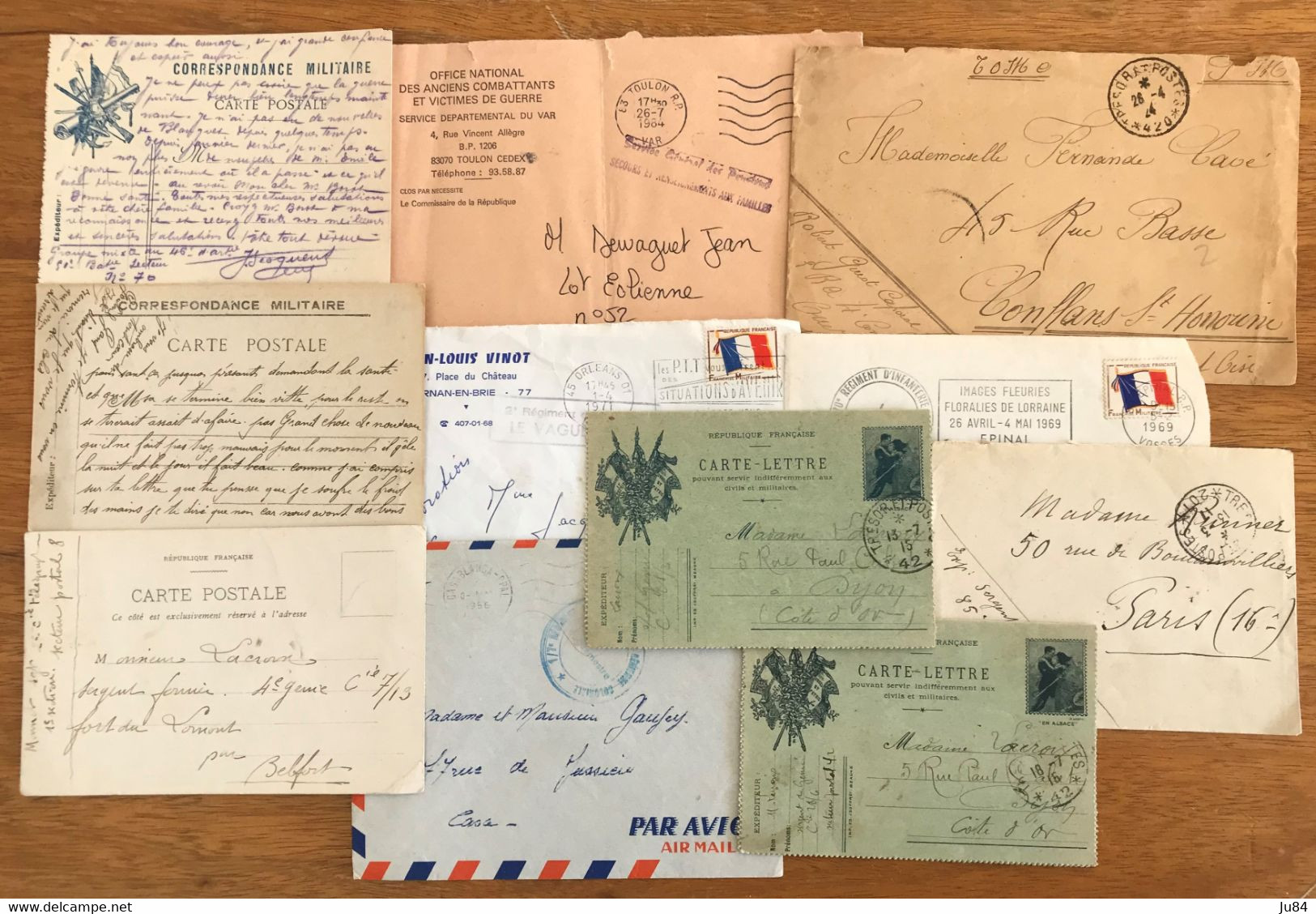 LOT MILITAIRE - 11 Documents - Trésors Et Postes - 5 Lettres - 1 Devant De Lettre - 3 Cartes Postales - 2 Cartes Lettres - Military Postage Stamps