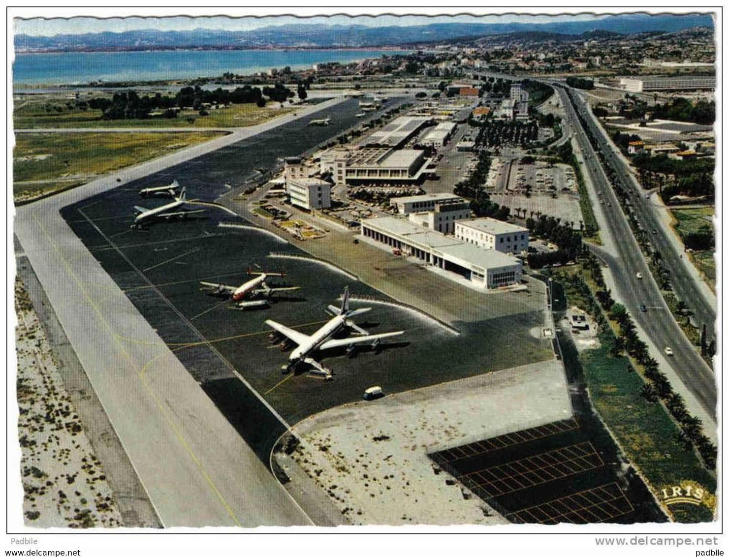 Carte Postale 06. Nice  L'Aéroport  Avion Très Beau Plan - Transport Aérien - Aéroport