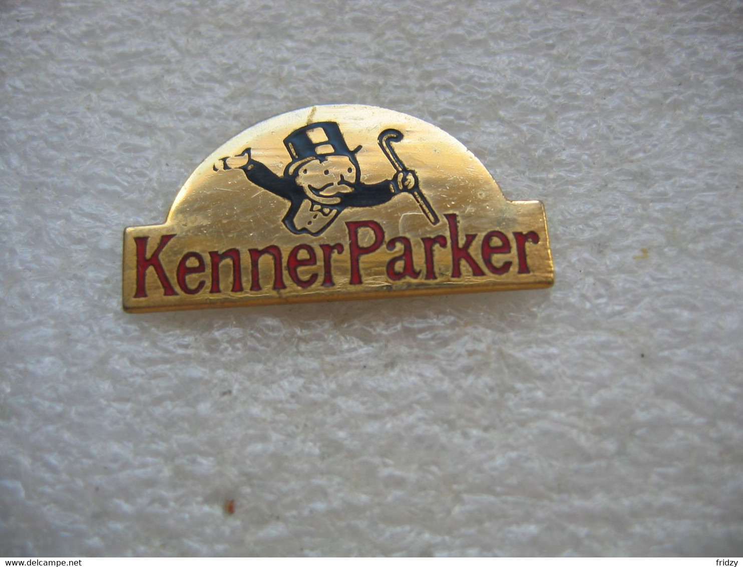 Pin's Jouets Kenner PARKER, Entreprise De Jouets Américaine Fondée En 1946, - Jeux