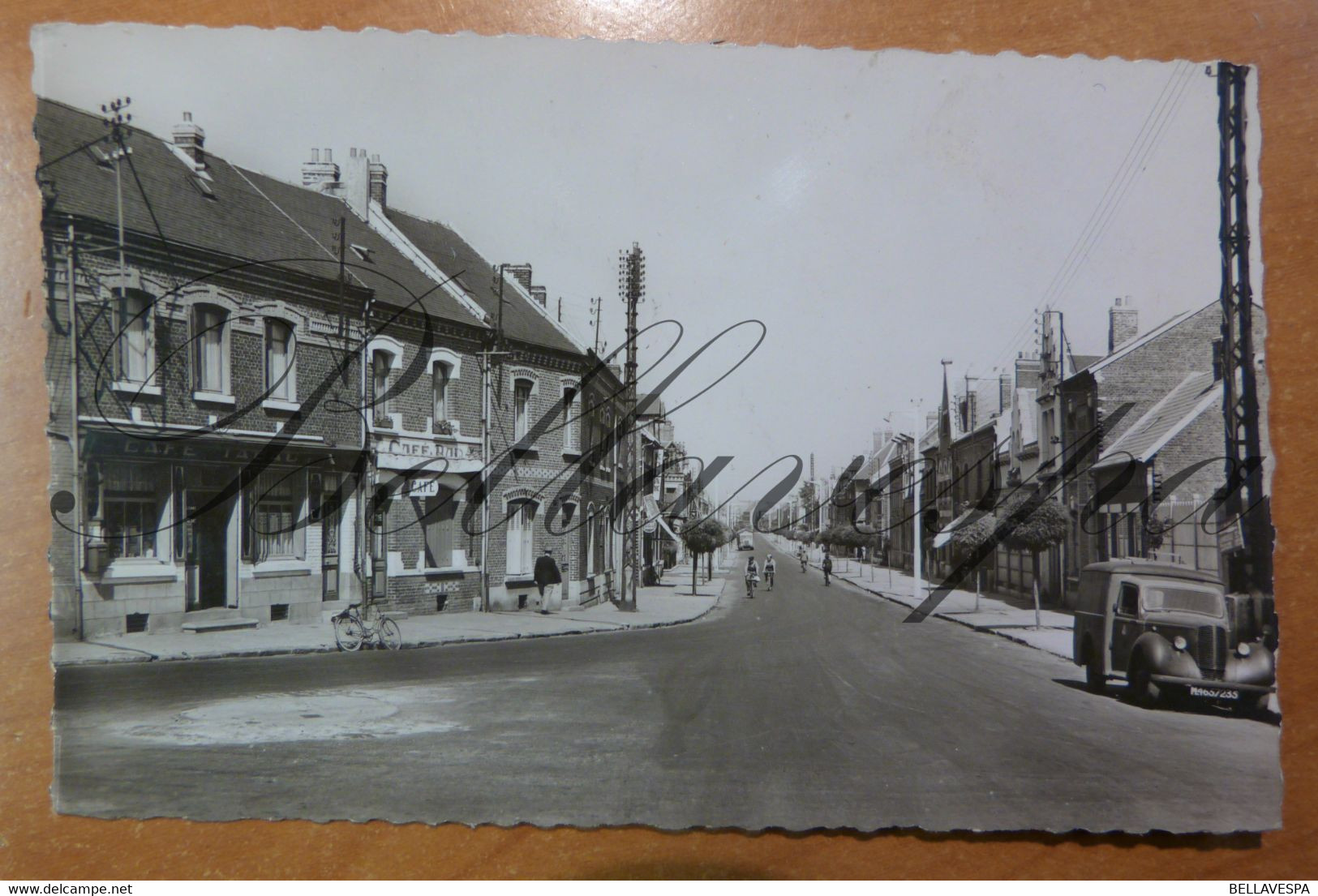 Albert Rue De La Republique. Café Tabac-Café Bar N° 216 D80 Somme - Albert