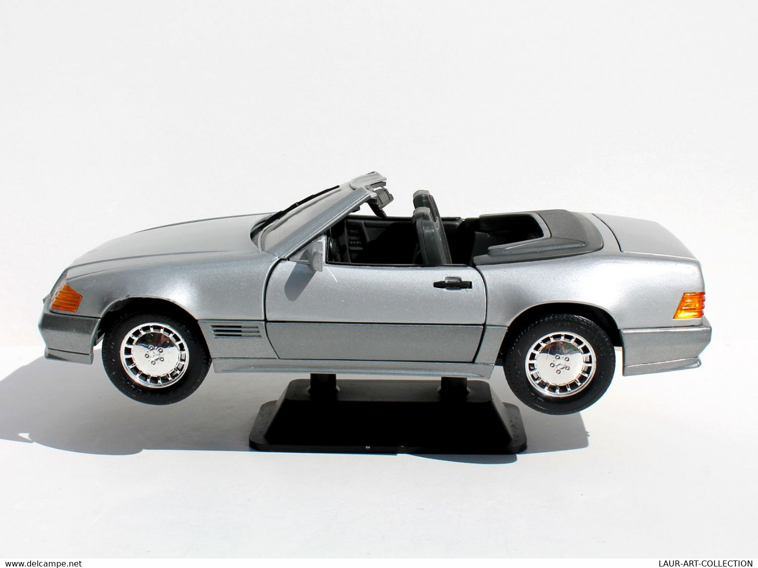 MERCEDES BENZ 500SL - 1989 - SUR SOCLE - ECH:1/18  VOITURE RÉDUIT CABRIOLET GRIS      (0507.11) - Burago