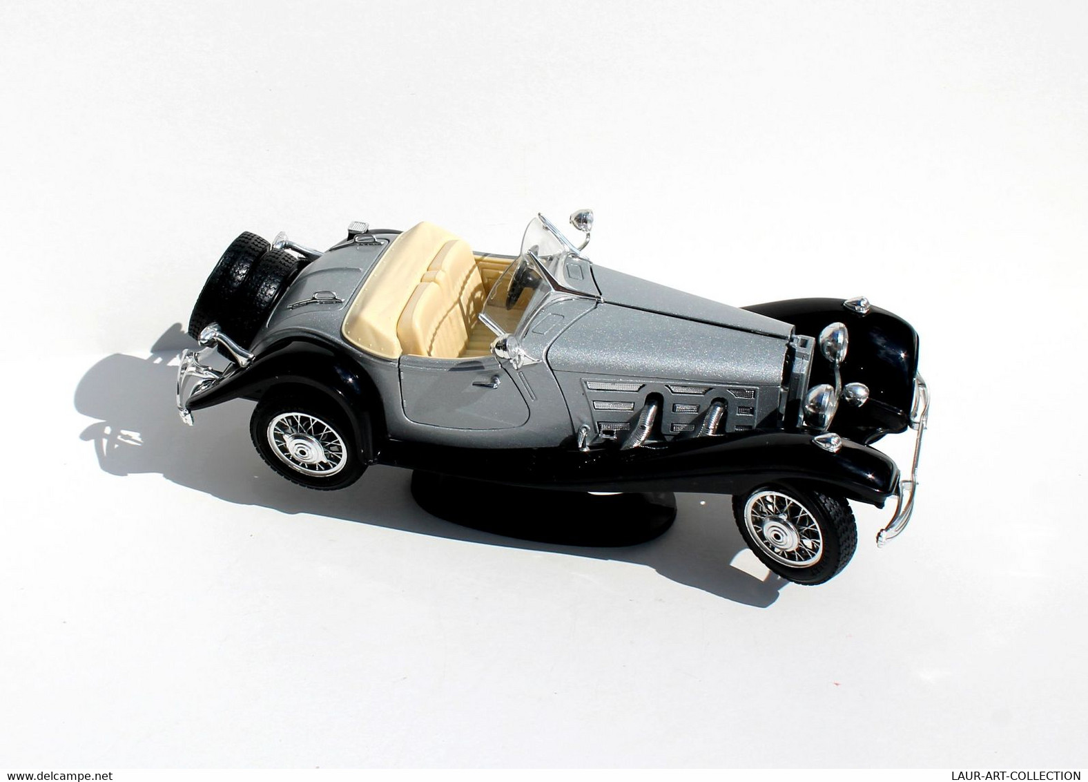 BURAGO - MERCEDES BENZ  500K ROADSTER 1936 ITALY - SUR SOCLE - ECH:1/18  VOITURE      (0507.12) - Burago