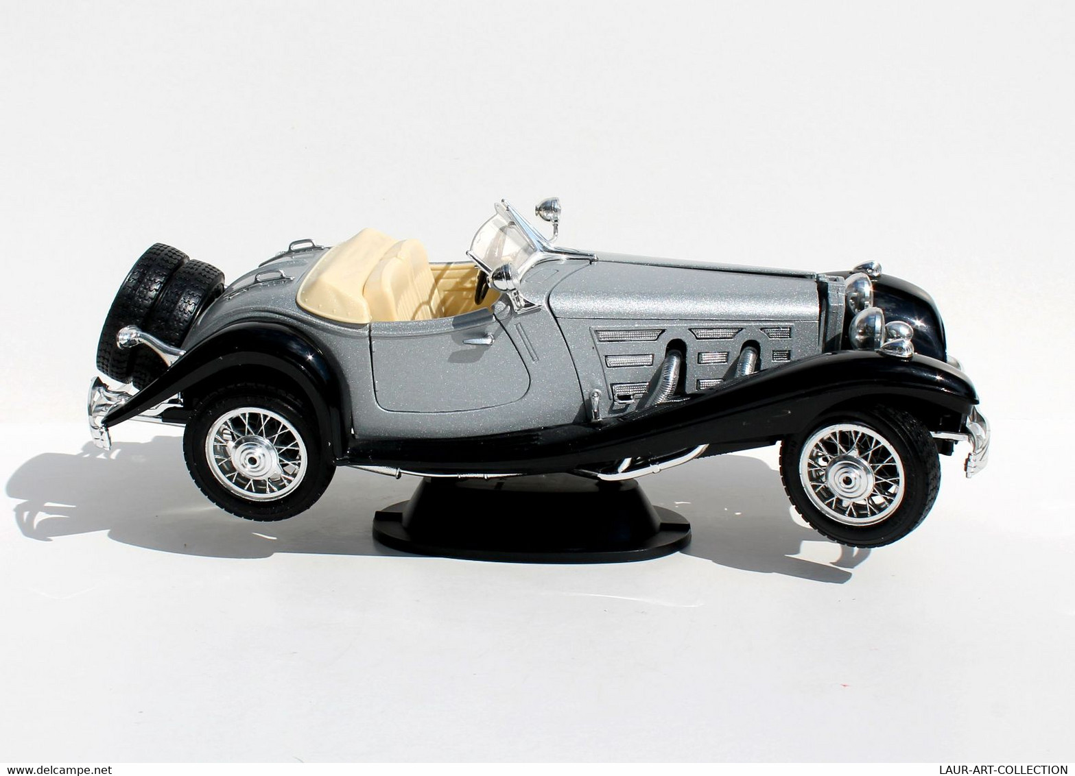 BURAGO - MERCEDES BENZ  500K ROADSTER 1936 ITALY - SUR SOCLE - ECH:1/18  VOITURE      (0507.12) - Burago