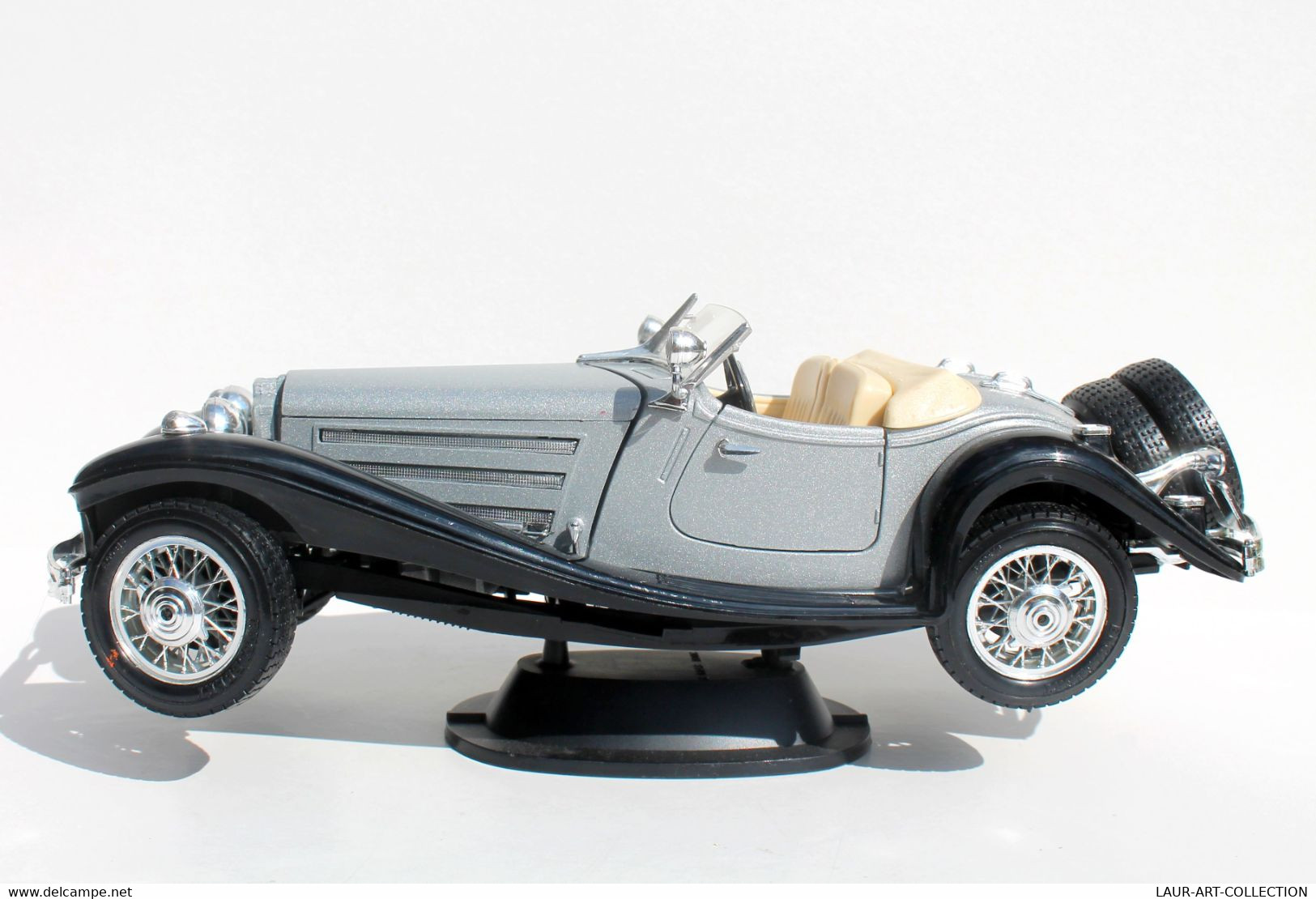 BURAGO - MERCEDES BENZ  500K ROADSTER 1936 ITALY - SUR SOCLE - ECH:1/18  VOITURE      (0507.12) - Burago