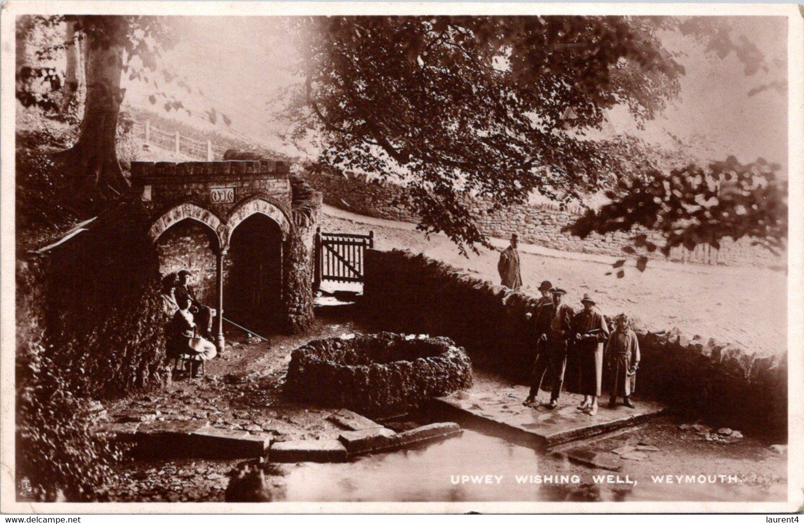 (1 B 33)  UK  - Very Old Postcard - B/w - (posted 1935) Upwey  Wishing Well - Weymouth - Weymouth