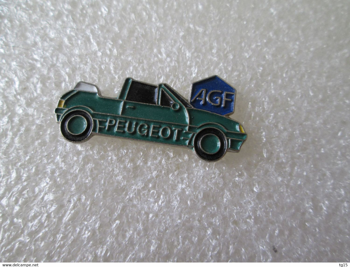 PIN'S    PEUGEOT  205  CABRIOLET   AGF - Peugeot