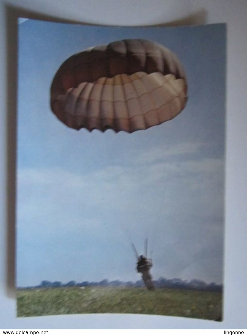 Parachutisme Fallschirmspringen Arrivée Au Sol - Paracaidismo