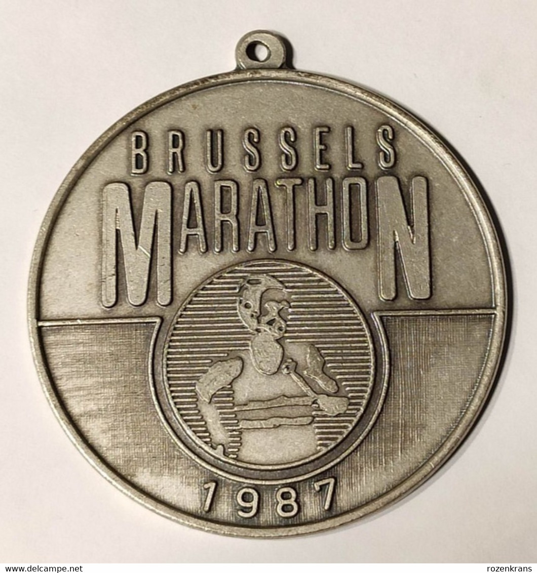 Oude Medaille Bruxelles Brussels Marathon 1987 Running Reclame Becel Vittel Siemens RTBF Asphaltco Sport 80 Magazine - Other & Unclassified