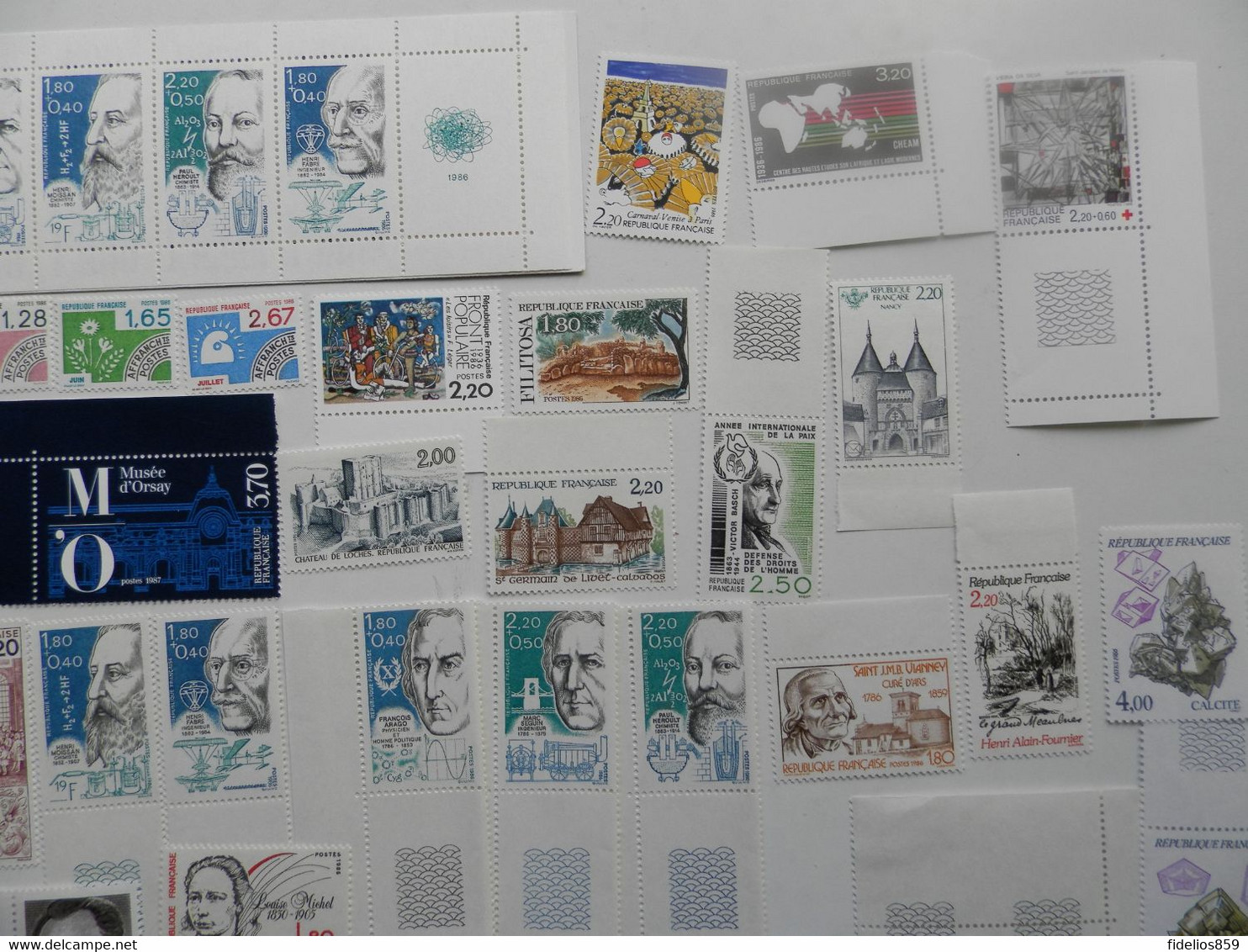 FRANCE ANNEE COMPLETE 1986 SOIT 63 TIMBRES + UN BLOC ET UN CARNET NEUFS SANS CHARNIERE NI TRACE LUXE - 1980-1989