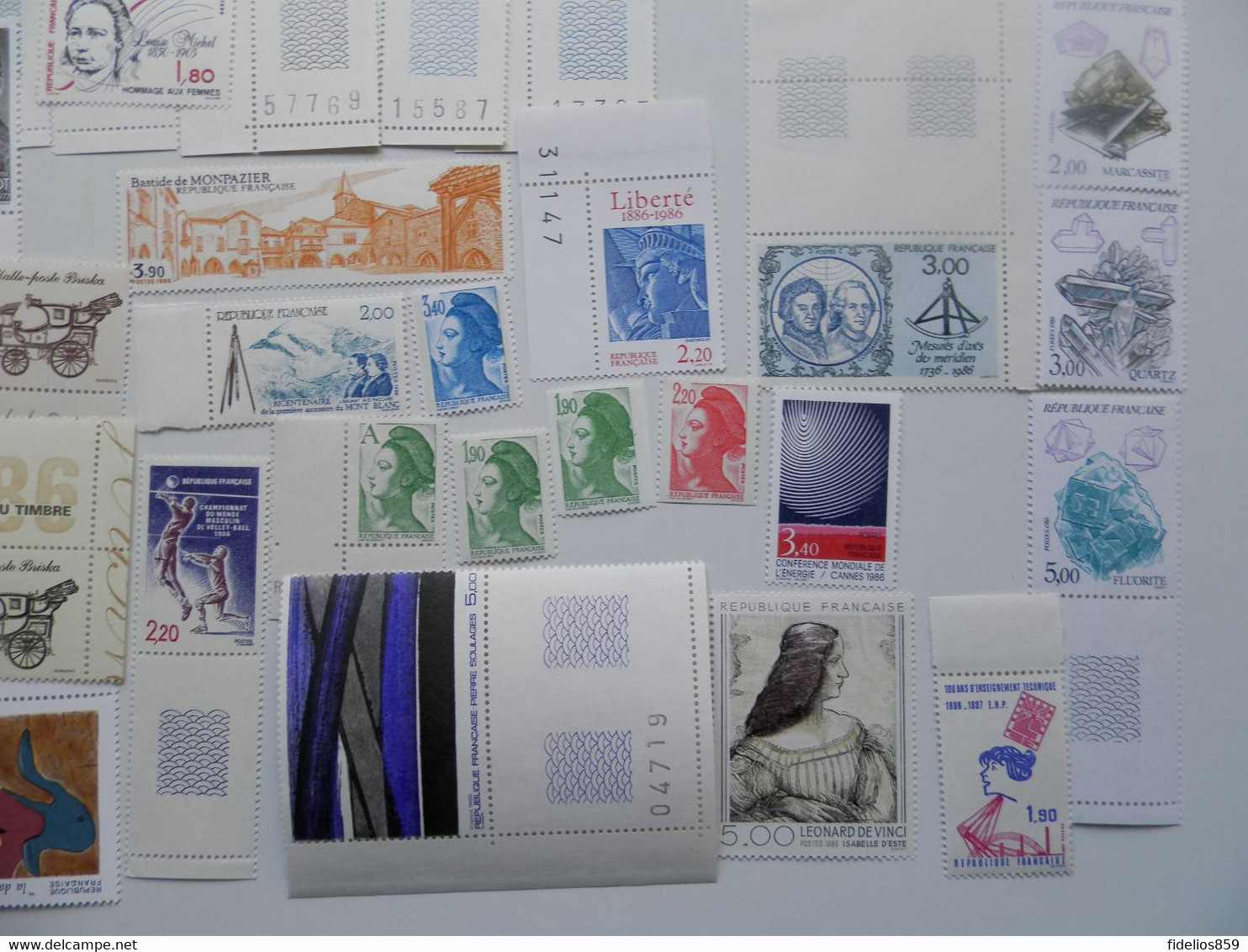 FRANCE ANNEE COMPLETE 1986 SOIT 63 TIMBRES + UN BLOC ET UN CARNET NEUFS SANS CHARNIERE NI TRACE LUXE - 1980-1989