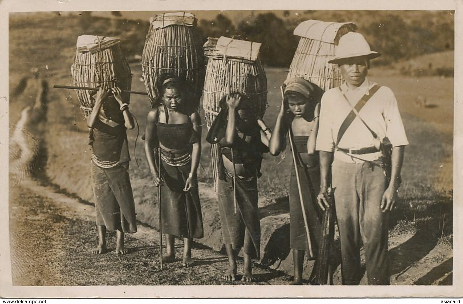 Real Photo  Igorot Women With Overload On Their Back And Chief . Slavery . Esclavage - Philippines