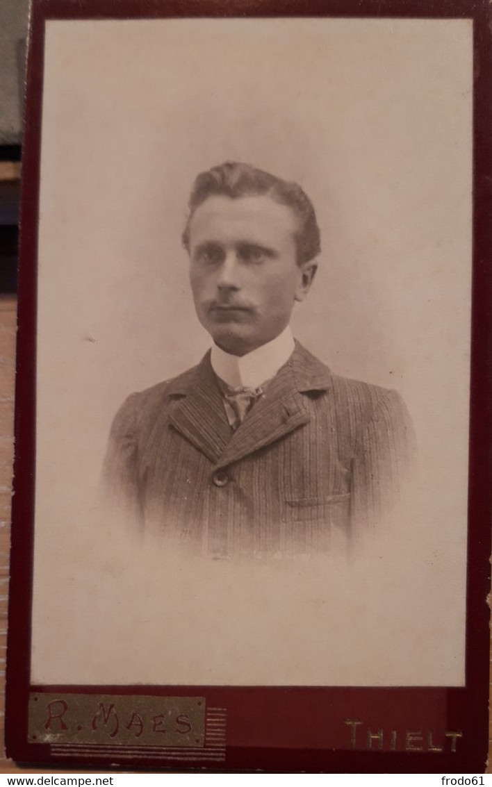 GEKARTONNEERDE FOTO 10.3 X 6.3cm, THIELT, TIELT, PHOTOGRAFIE R. MAES, Foto Van Man - Antiche (ante 1900)