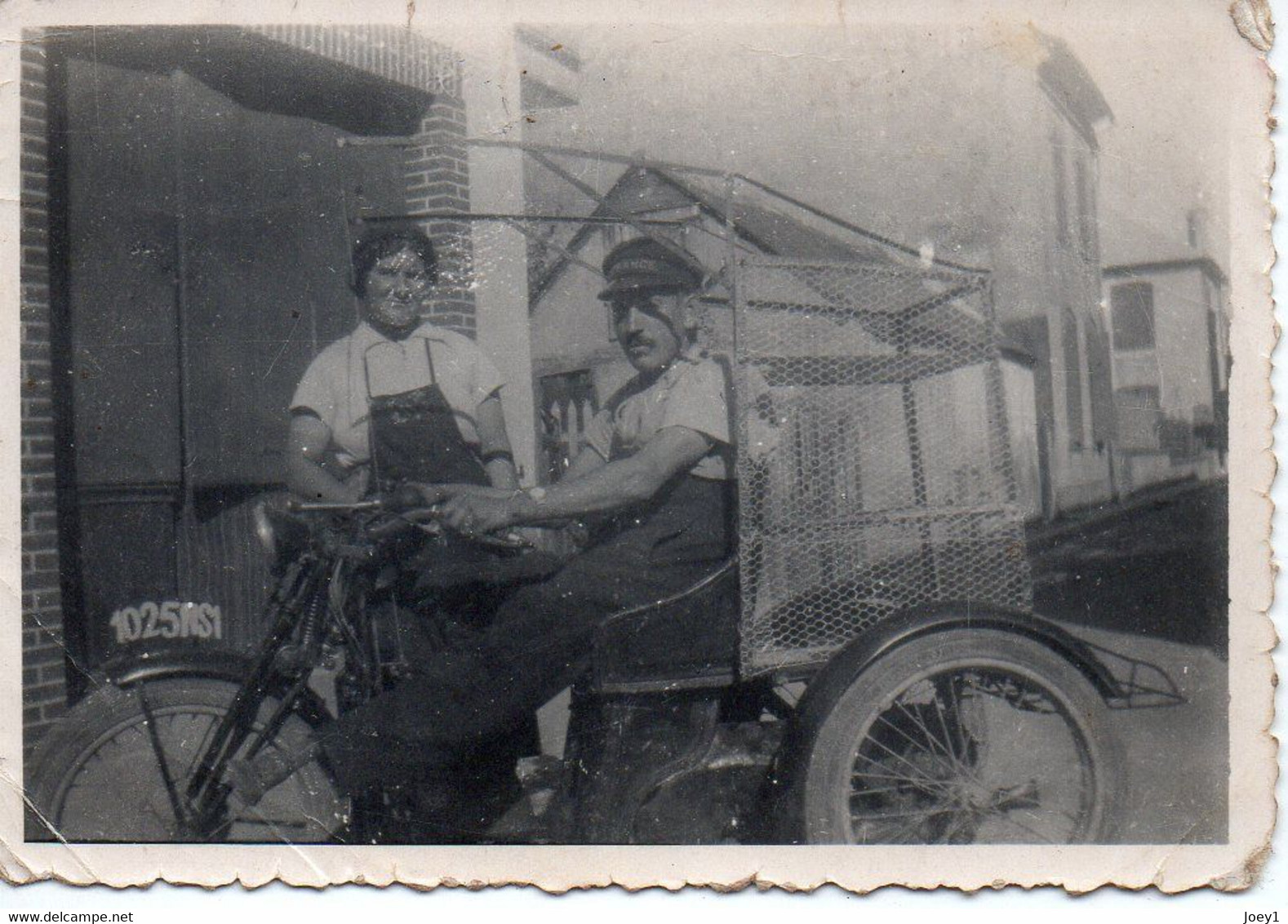 Photo Tricycle à Moteur, Format 6/9 - Cars