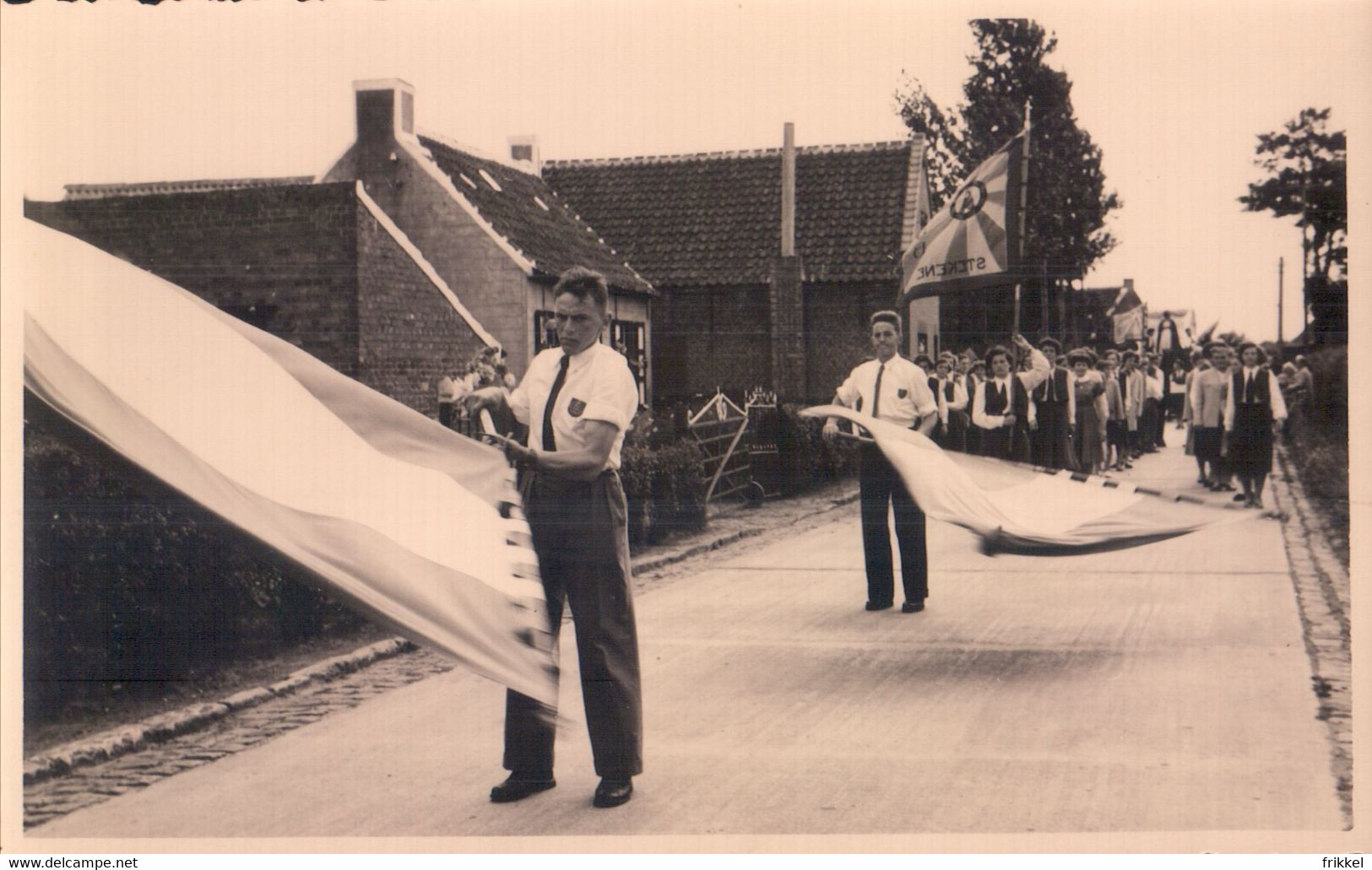 Fotokaart Carte Photo (8,5 X 13,5 Cm) Processie Moerbeke Waas ? Stekene ? Koewacht ? Vlag Vlaggen - Moerbeke-Waas