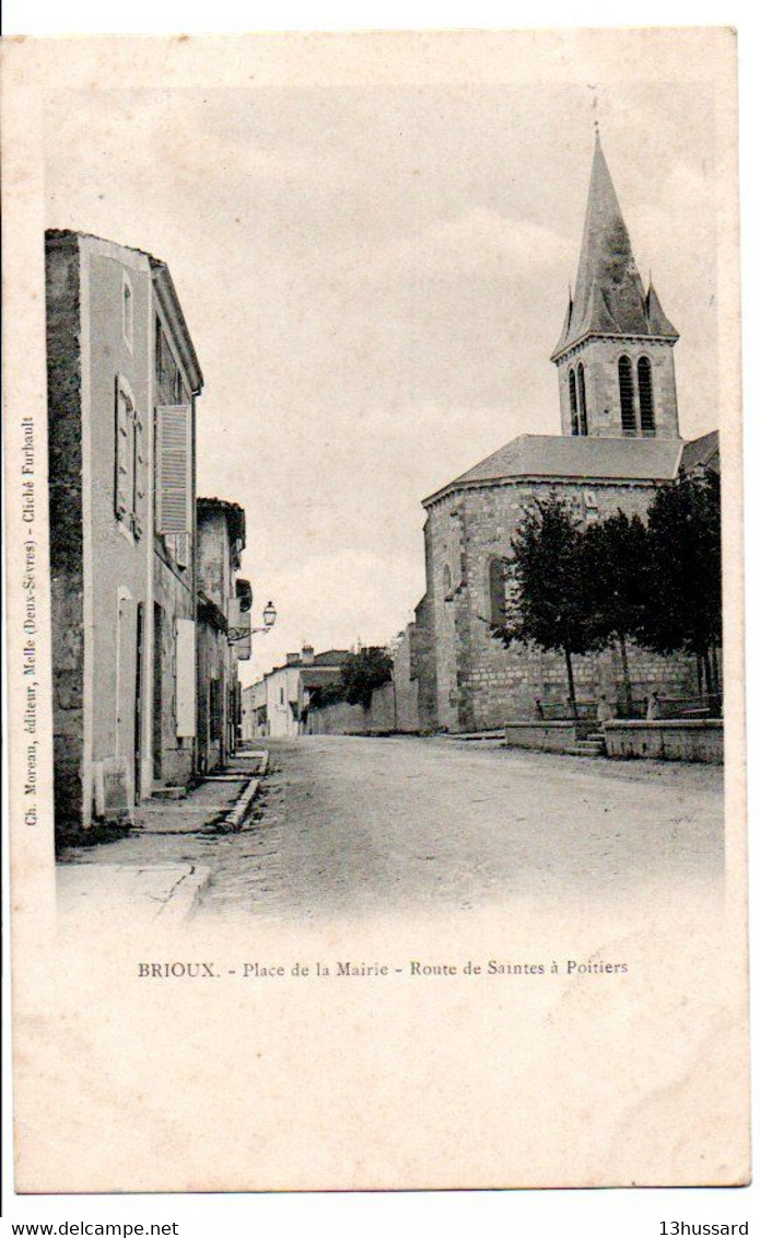 Carte Postale Ancienne Brioux Sur Boutonne - Place De La Mairie. Route De Saintes à Poitiers - Brioux Sur Boutonne