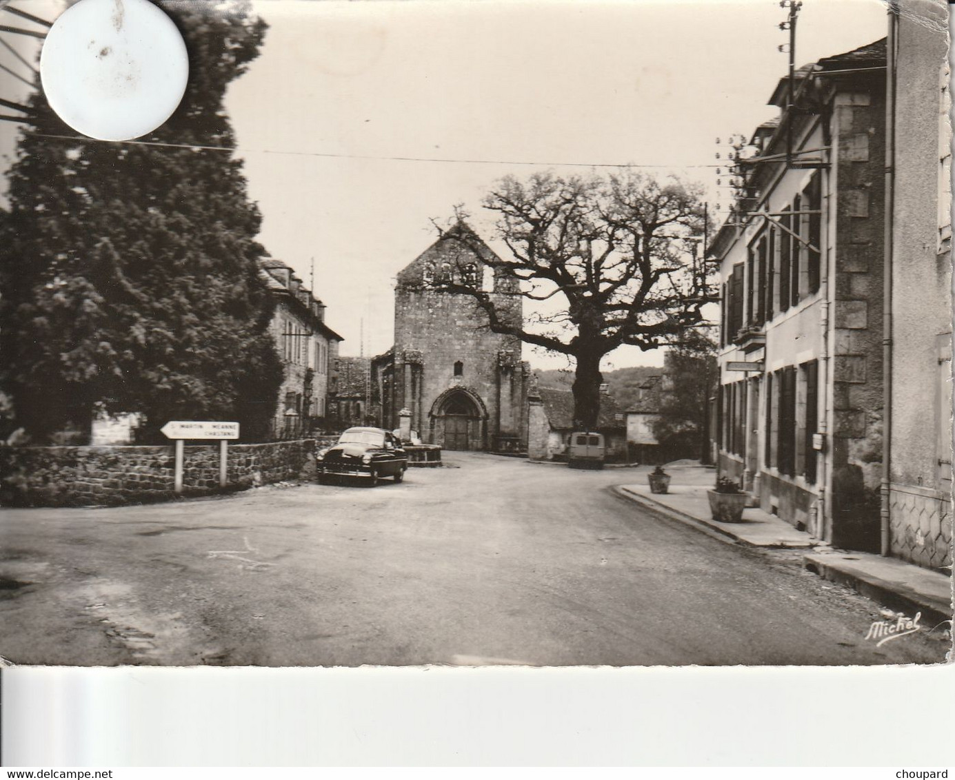 19 - Carte Postale Semi Moderne De Laroche - Canillac   Place De L'Eglise - Other & Unclassified