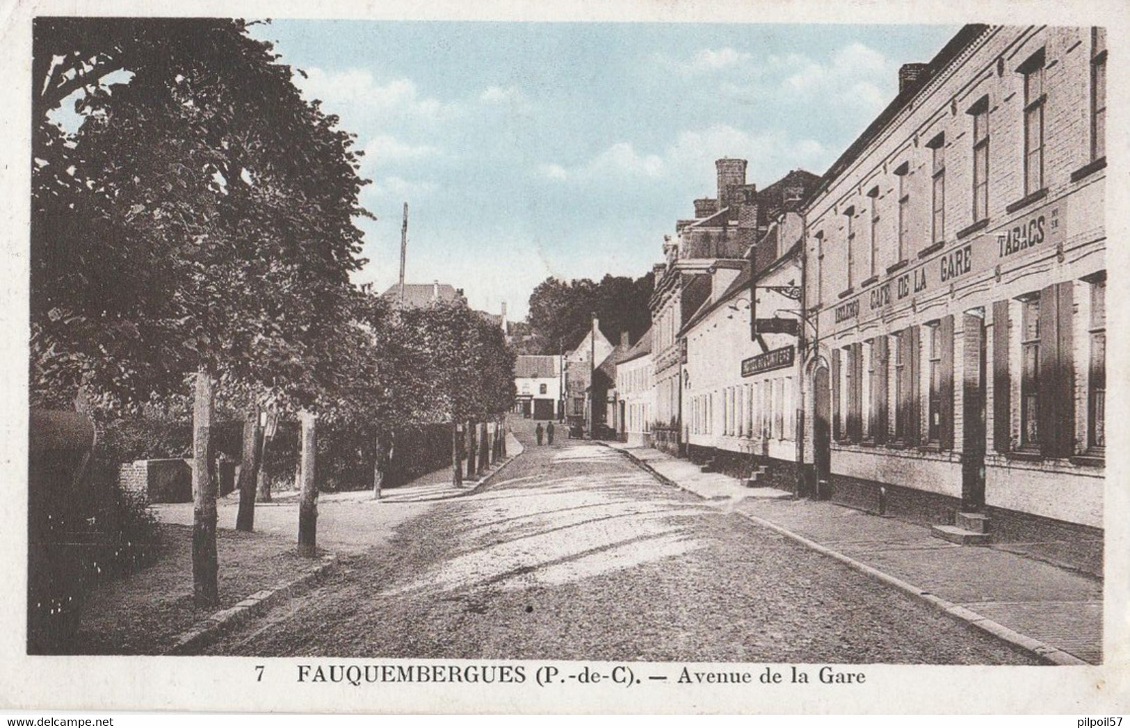 62 - FAUQUEMBERGUES - Avenue De La Gare - Café De La Gare (carte Colorisée) - Fauquembergues