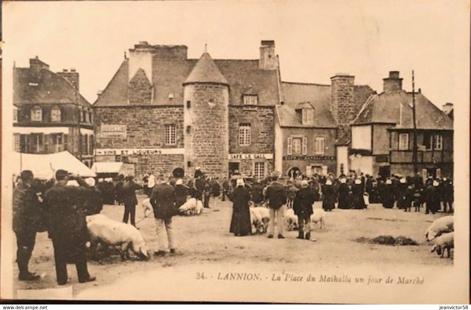 34 Lannion La Place Du Maihalla Un Jour De Marché Le Marché - Lannion