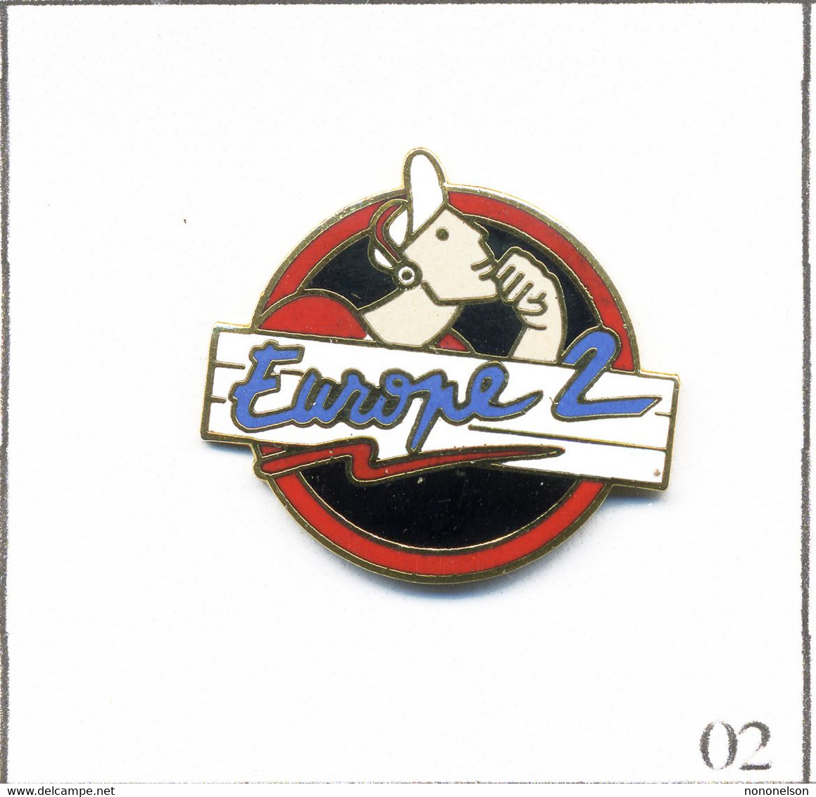 Pin's Média - Radio - Europe 2 - Fond Noir - Cercle Rouge - Diamètre : 24 Mm. Non Estampillé. EGF. T841-02 - Médias