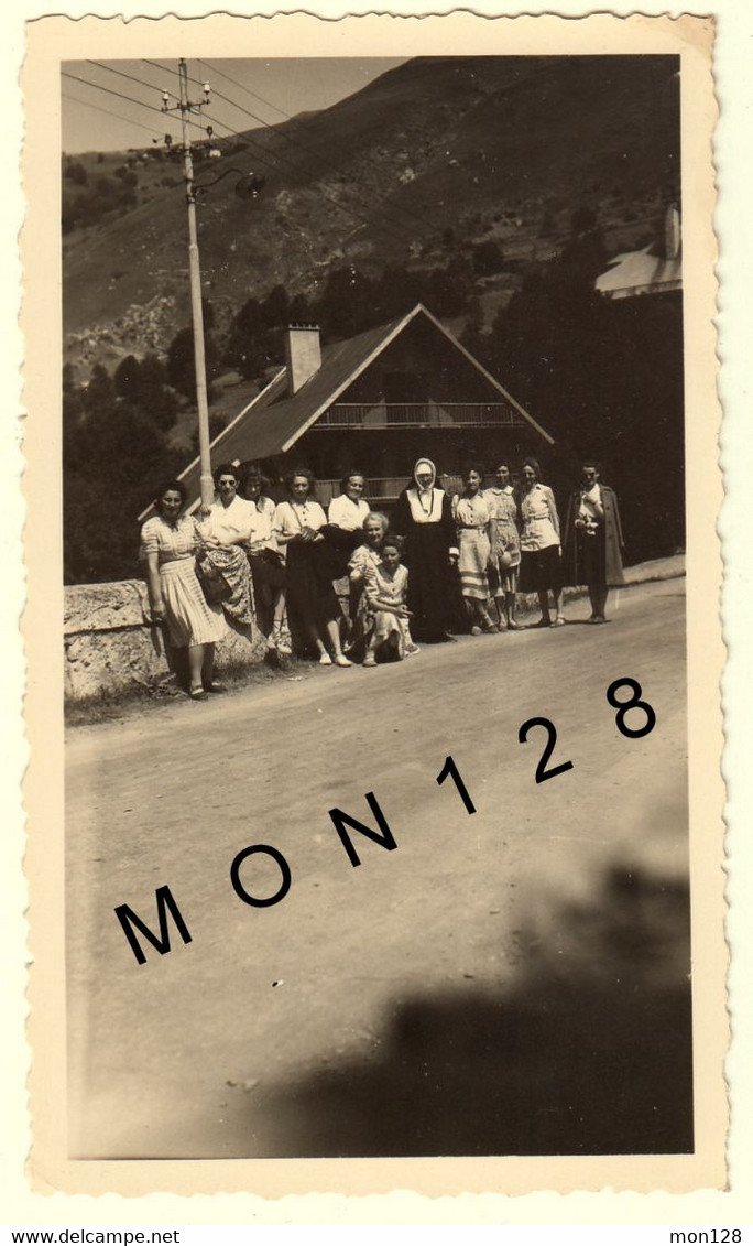 VALLOIRE SAVOIE - CHALET - GROUPE DE FEMMES - RELIGIEUSE  - PHOTO 11,5x6,5cms - Orte