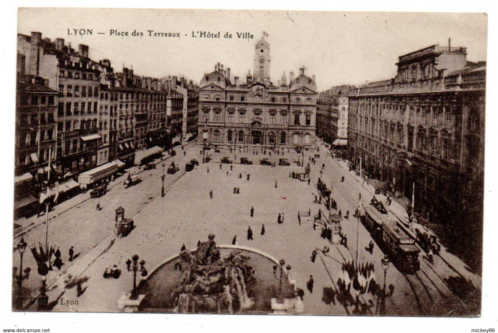 LYON  1 --1918--Place Des Terreaux-Hôtel De Ville  ( Tramway).....cachet Militaire....à Saisir - Lyon 1