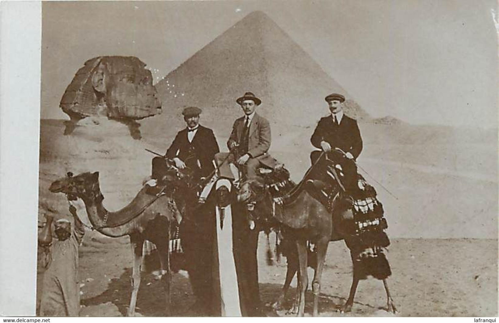 Pays  Div Ref Z19- Egypte - Egypt -carte Photo -photo Postcard  Pyramides Et Sphinx -pyramide Gizeh -touristes -chameaux - Sphynx