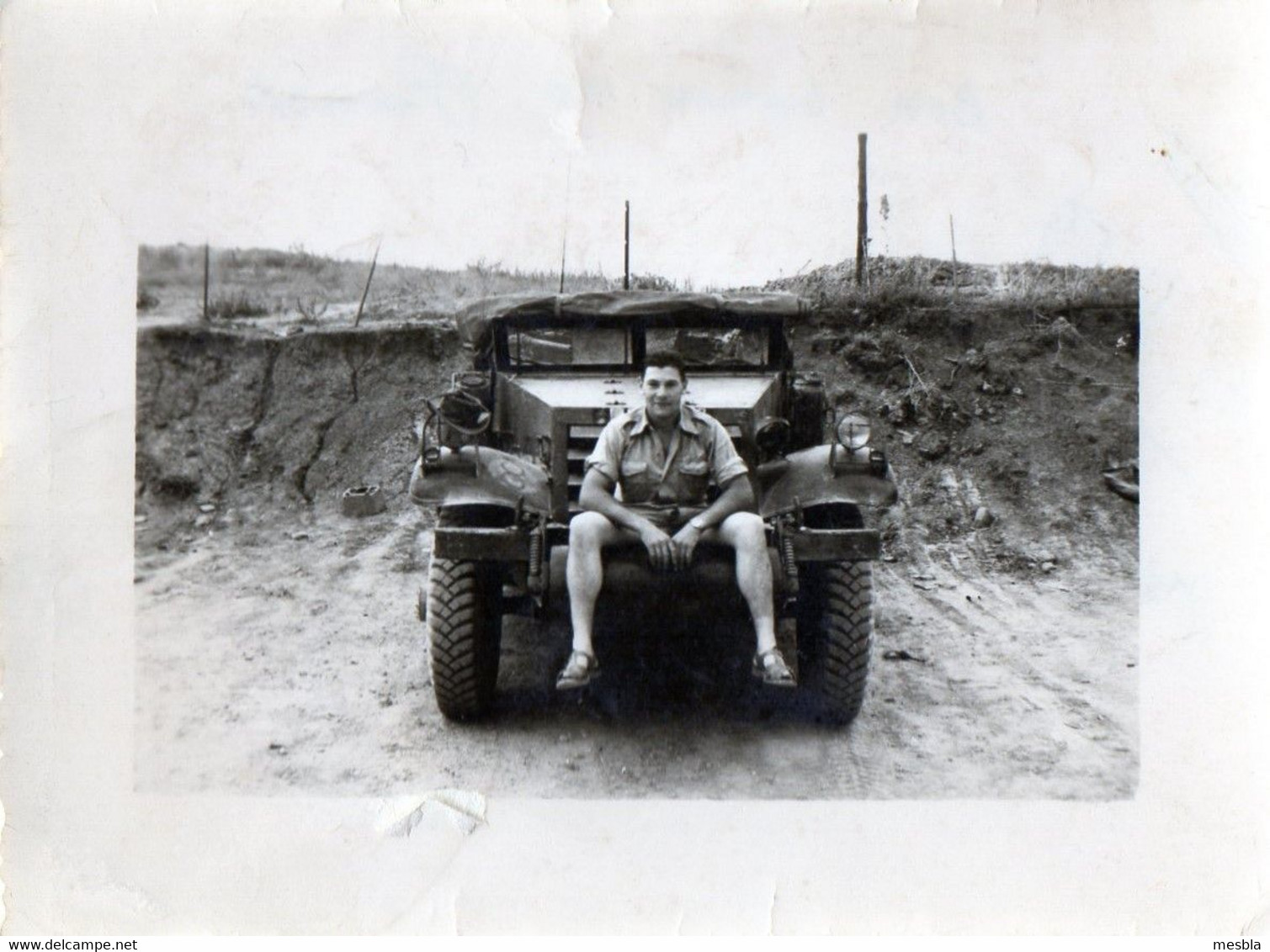 MILITARIA -  Véhicule Militaire  Tout - Terrain  -  SOUK  ARIES -  1959 - Fahrzeuge