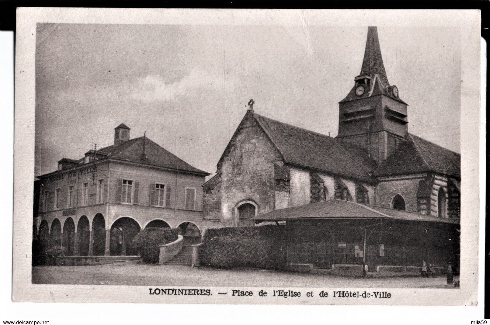 Londinières. Place De L'Eglise Et De L'Hôtel De Ville. De Babeth à Thérèse. - L'Estaque